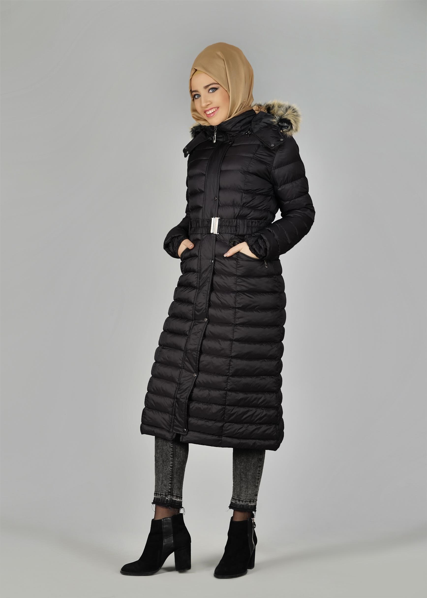 Tesettür giyim SİYAH KEMERLİ ŞİŞME KABAN 9517