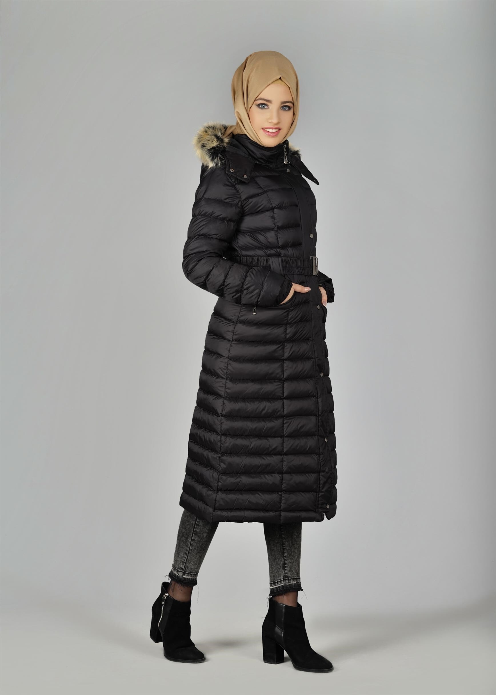 Tesettür giyim SİYAH KEMERLİ ŞİŞME KABAN 9517