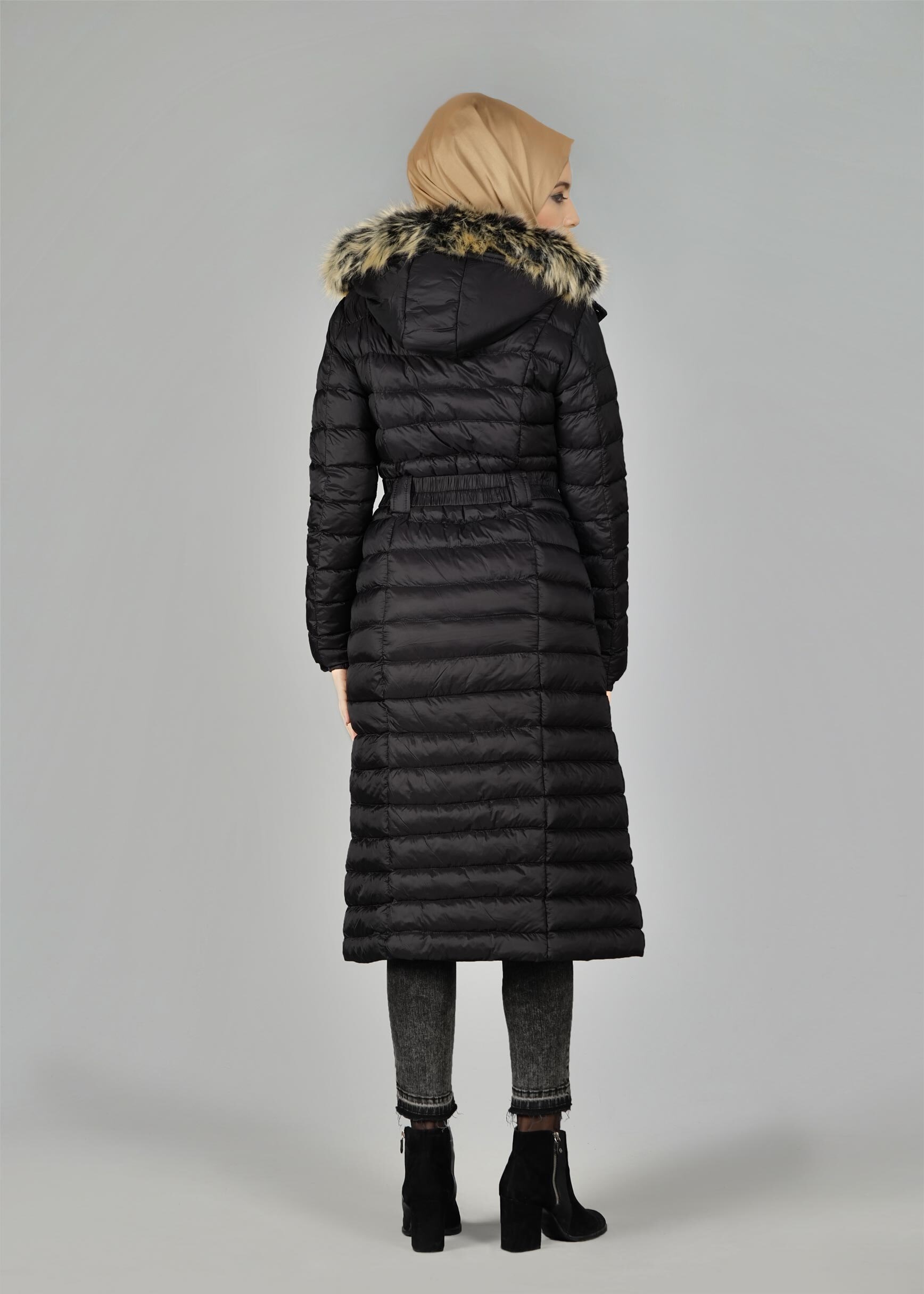 Tesettür giyim SİYAH KEMERLİ ŞİŞME KABAN 9517