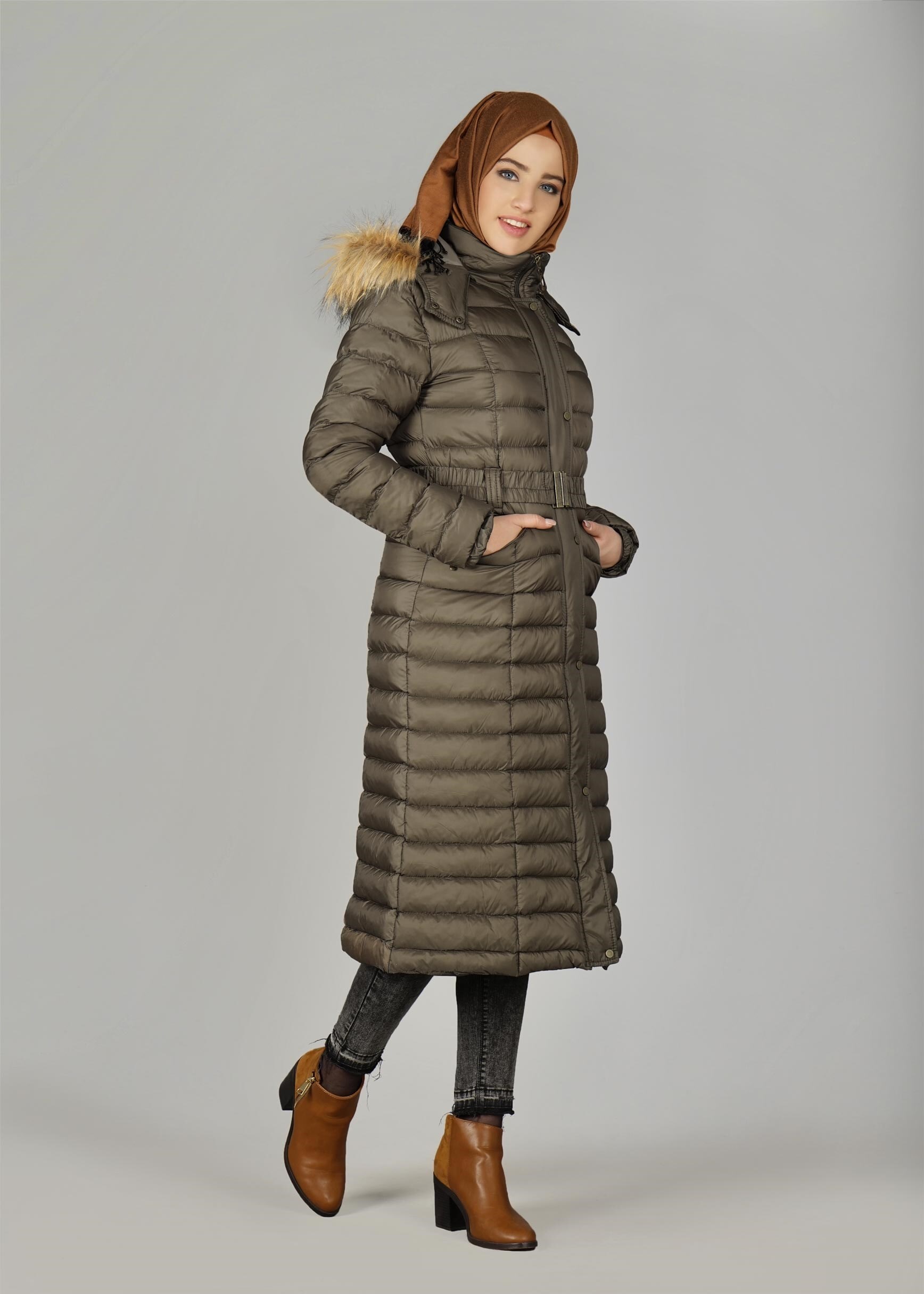 Tesettür giyim HAKİ KEMERLİ ŞİŞME KABAN 9517