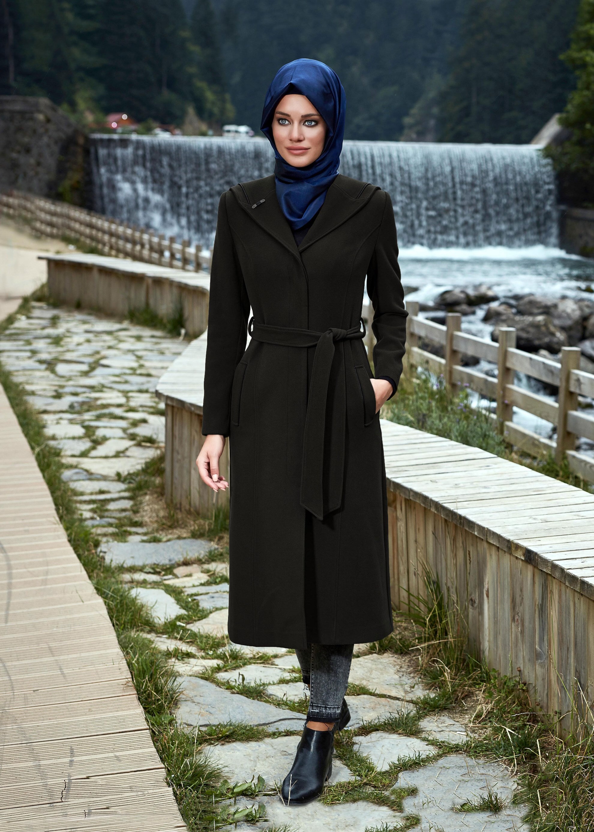 Tesettür giyim SİYAH GİZLİ DÜĞMELİ KUŞAKLI KABAN 9523