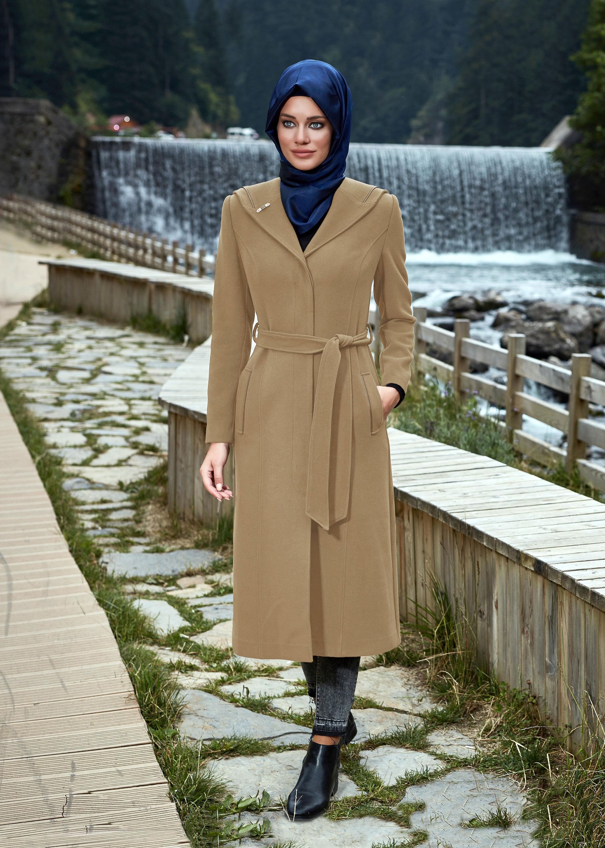 Tesettür giyim KAHVE GİZLİ DÜĞMELİ KUŞAKLI KABAN 9523