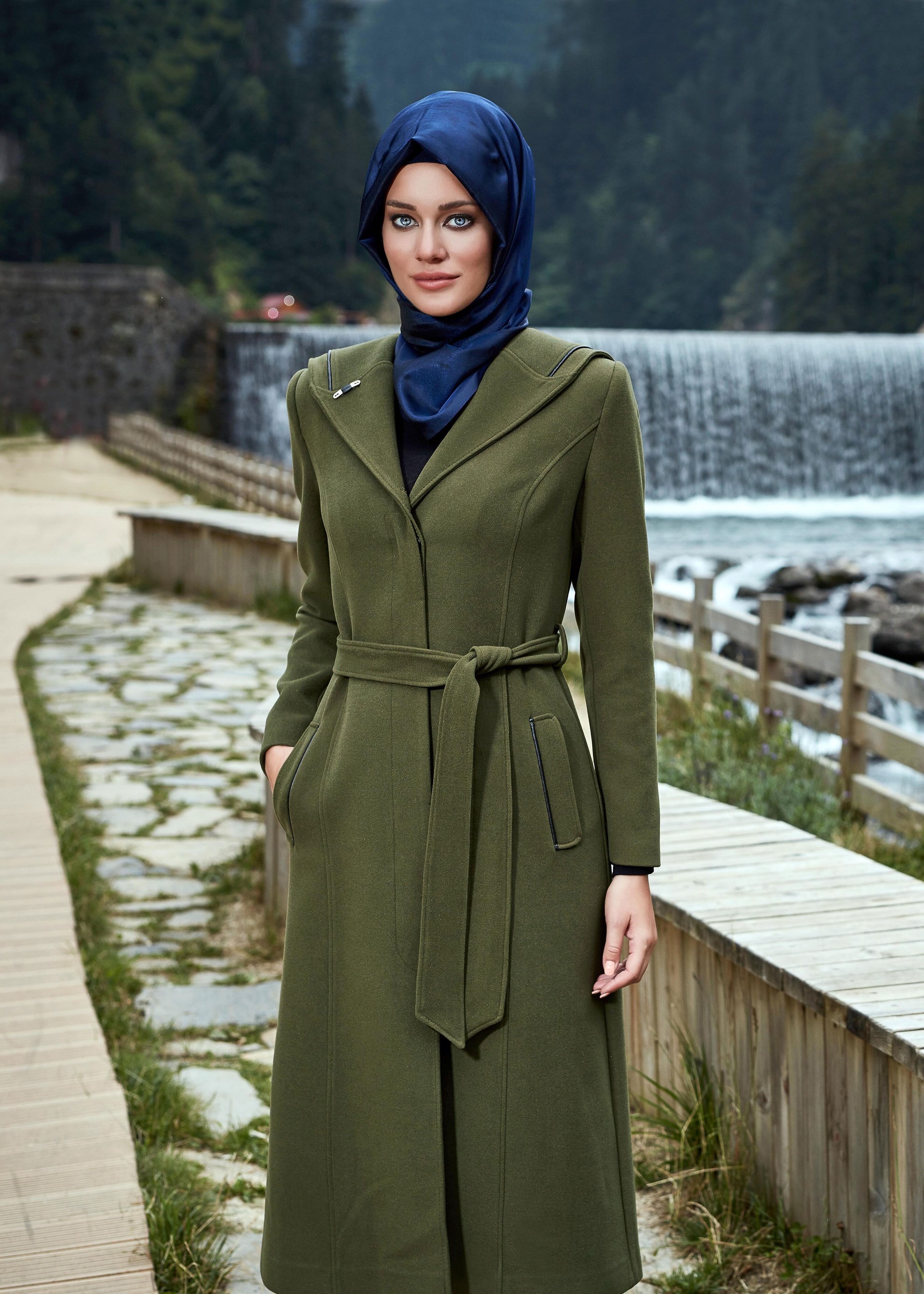 Tesettür giyim HAKİ GİZLİ DÜĞMELİ KUŞAKLI KABAN 9523