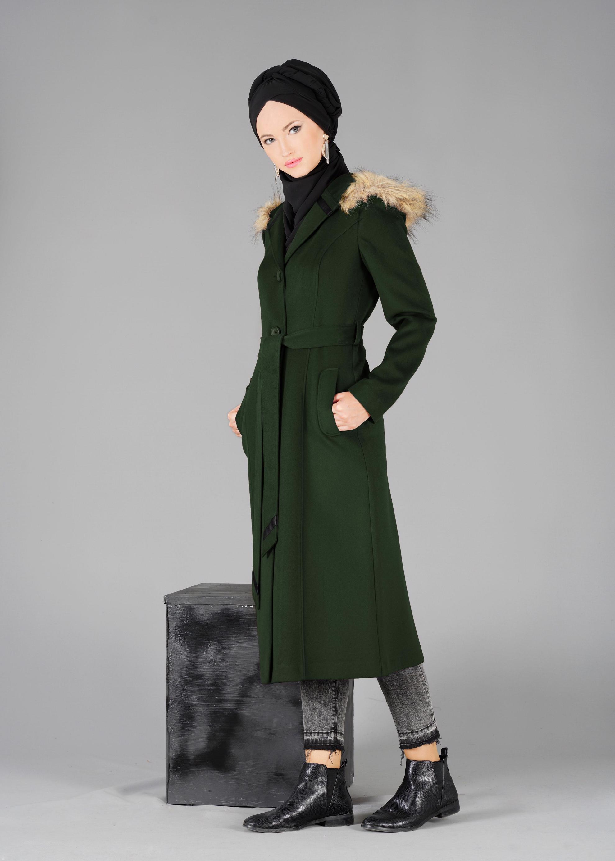 Tesettür giyim YEŞİL KAPÜŞONU KÜRKLÜ KUŞAKLI KABAN 9526
