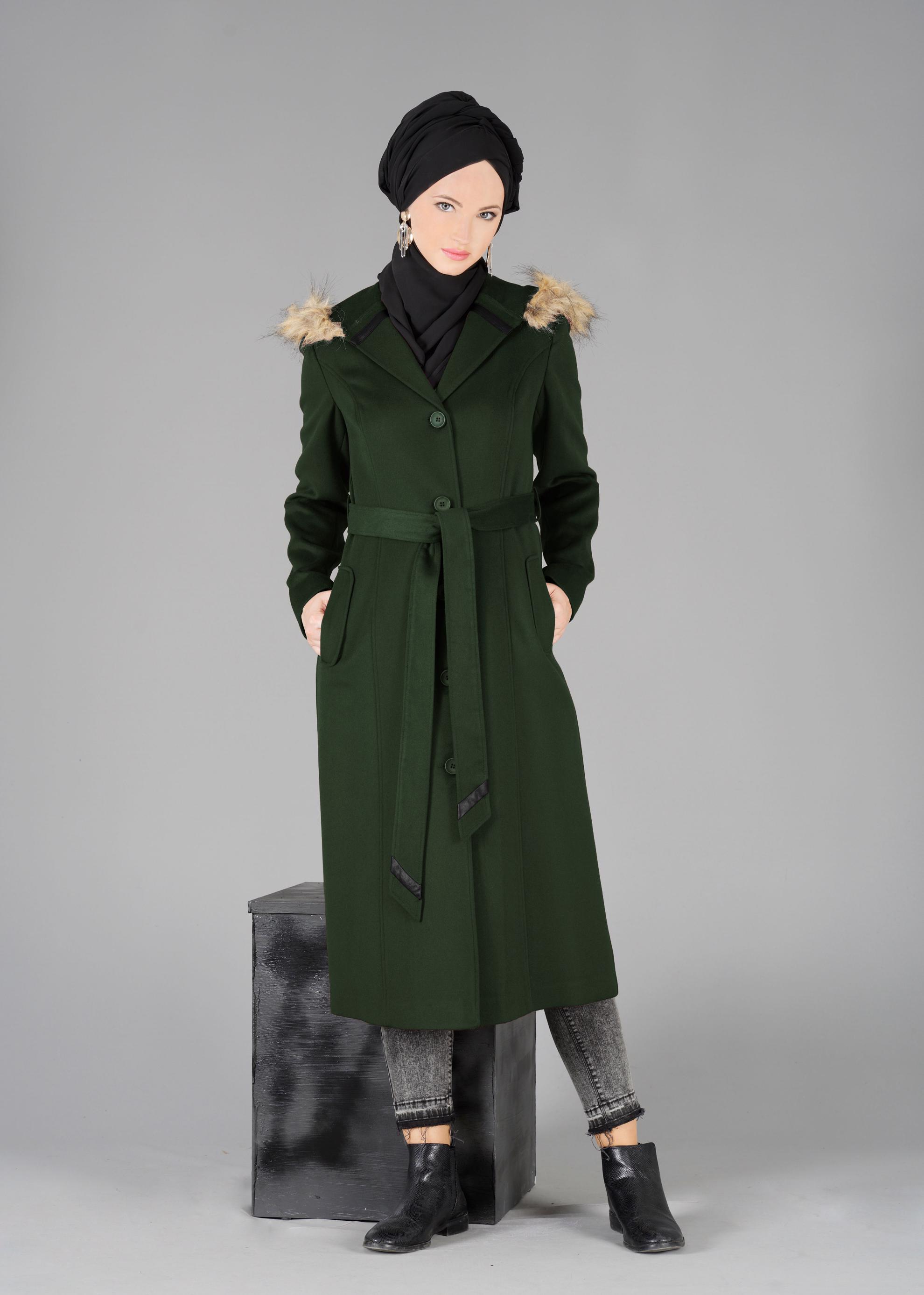 Tesettür giyim YEŞİL KAPÜŞONU KÜRKLÜ KUŞAKLI KABAN 9526