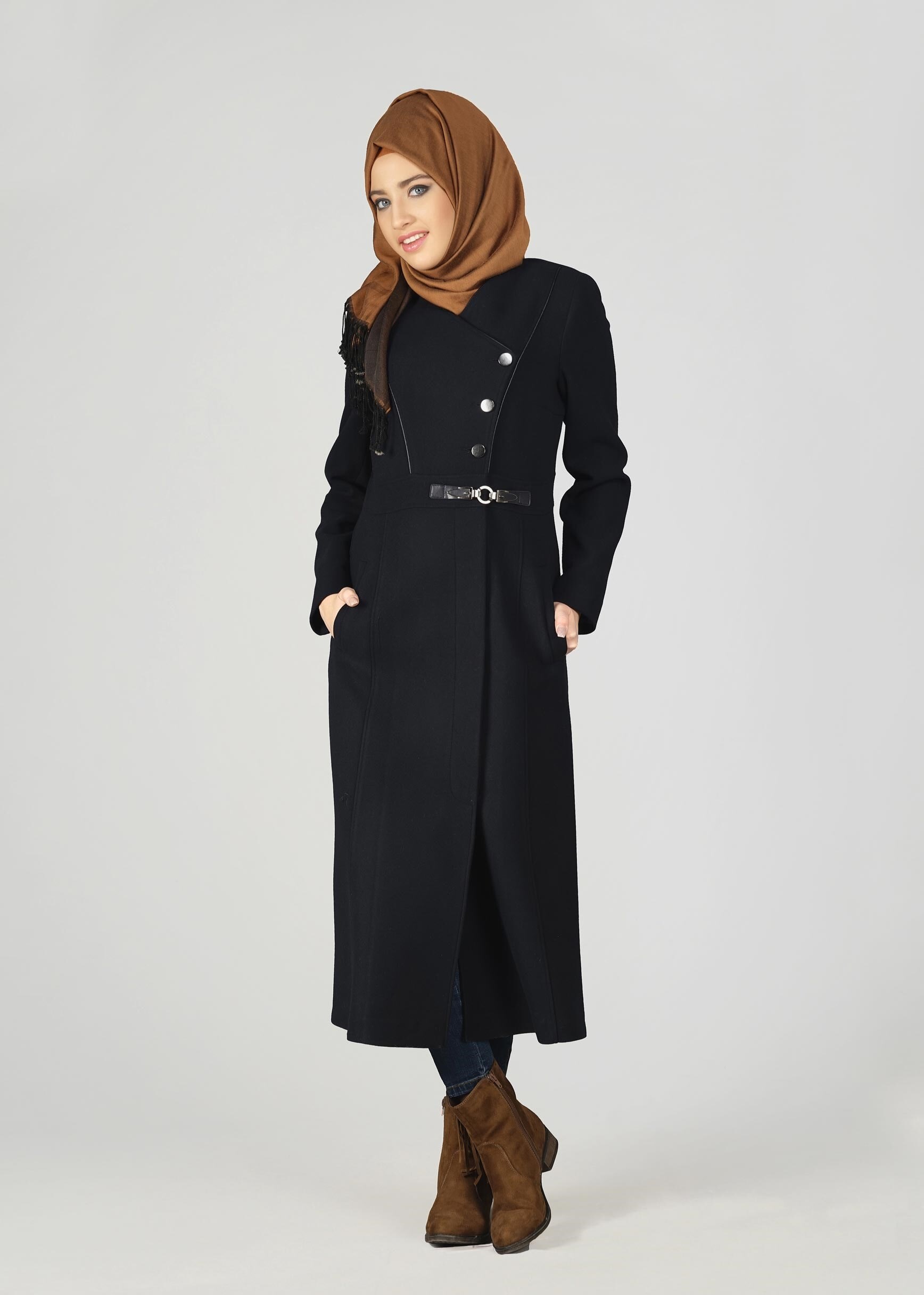 Tesettür giyim SİYAH DÜĞME DETAYLI KABAN 9527