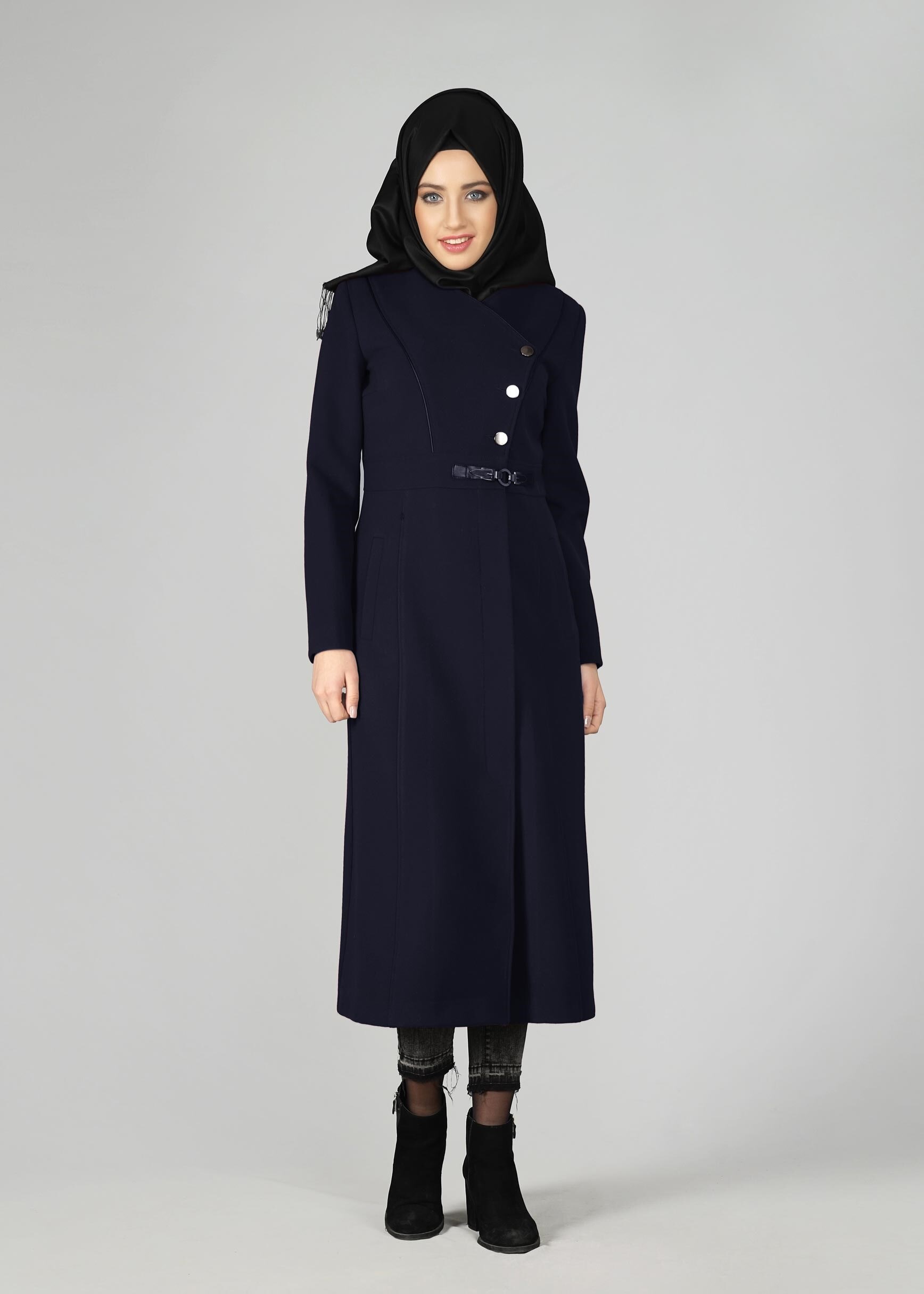 Tesettür giyim LACİVERT DÜĞME DETAYLI KABAN 9527
