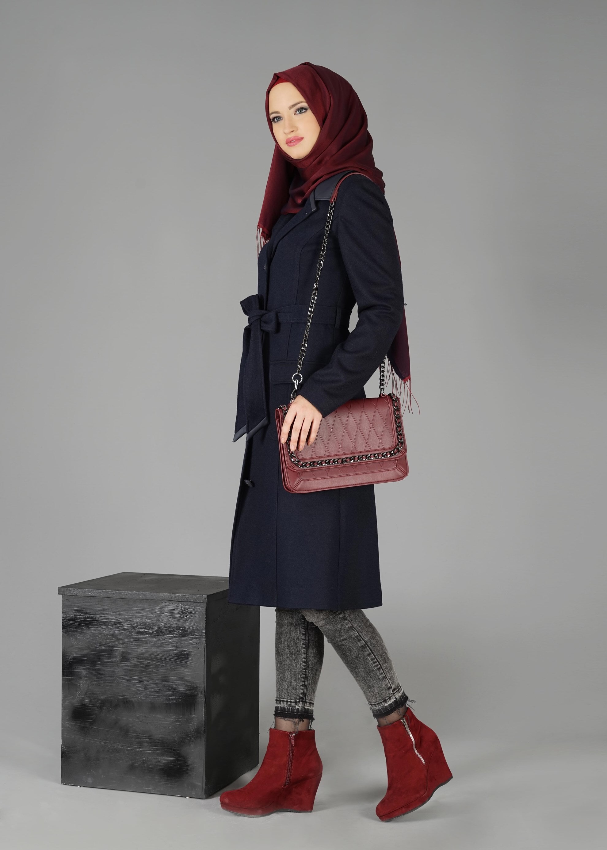 Tesettür giyim LACİVERT CEP DETAYLI KUŞAKLI KABAN 9529