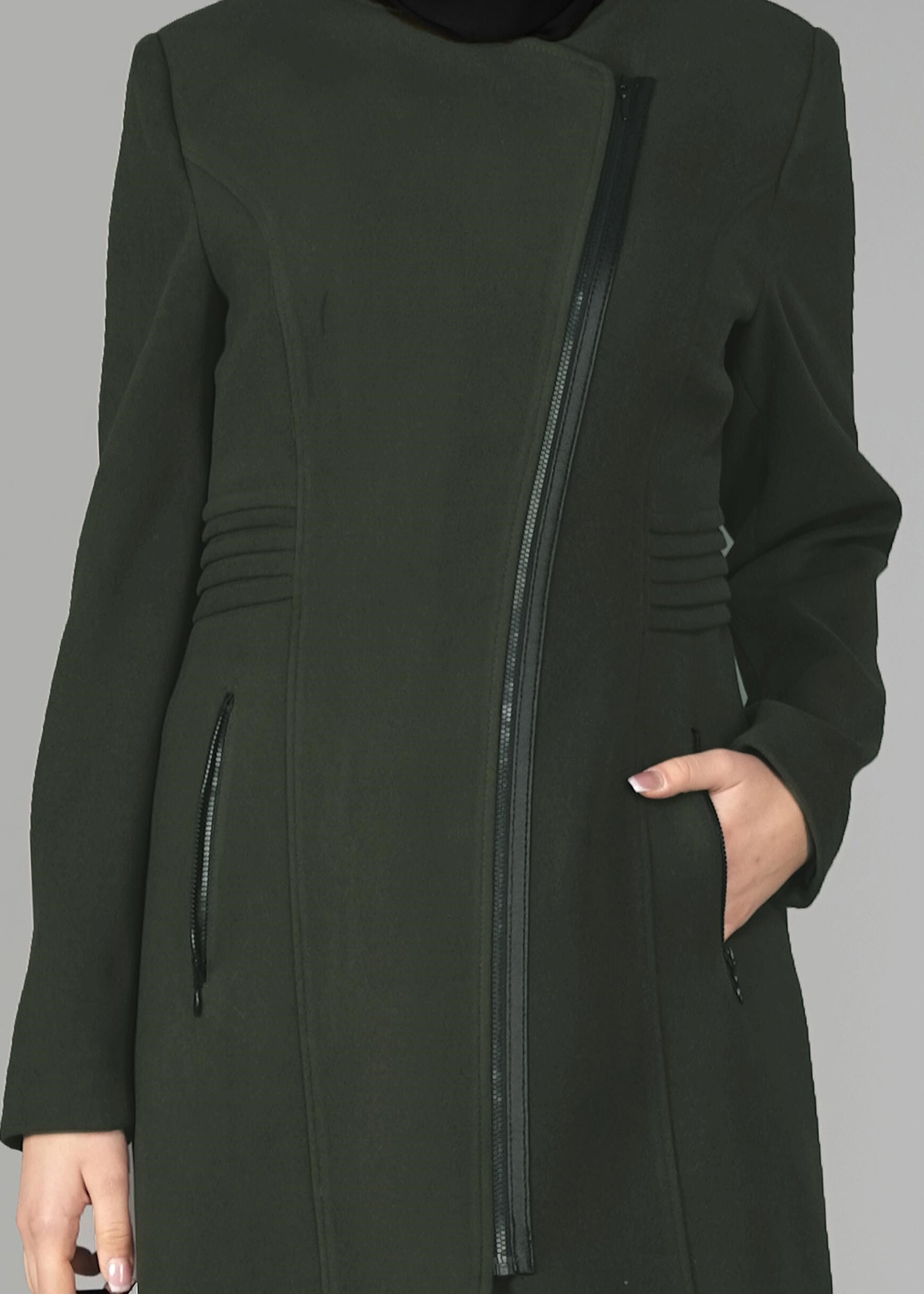 Tesettür giyim HAKİ CEP DETAYLI FERMUARLI KABAN 9548