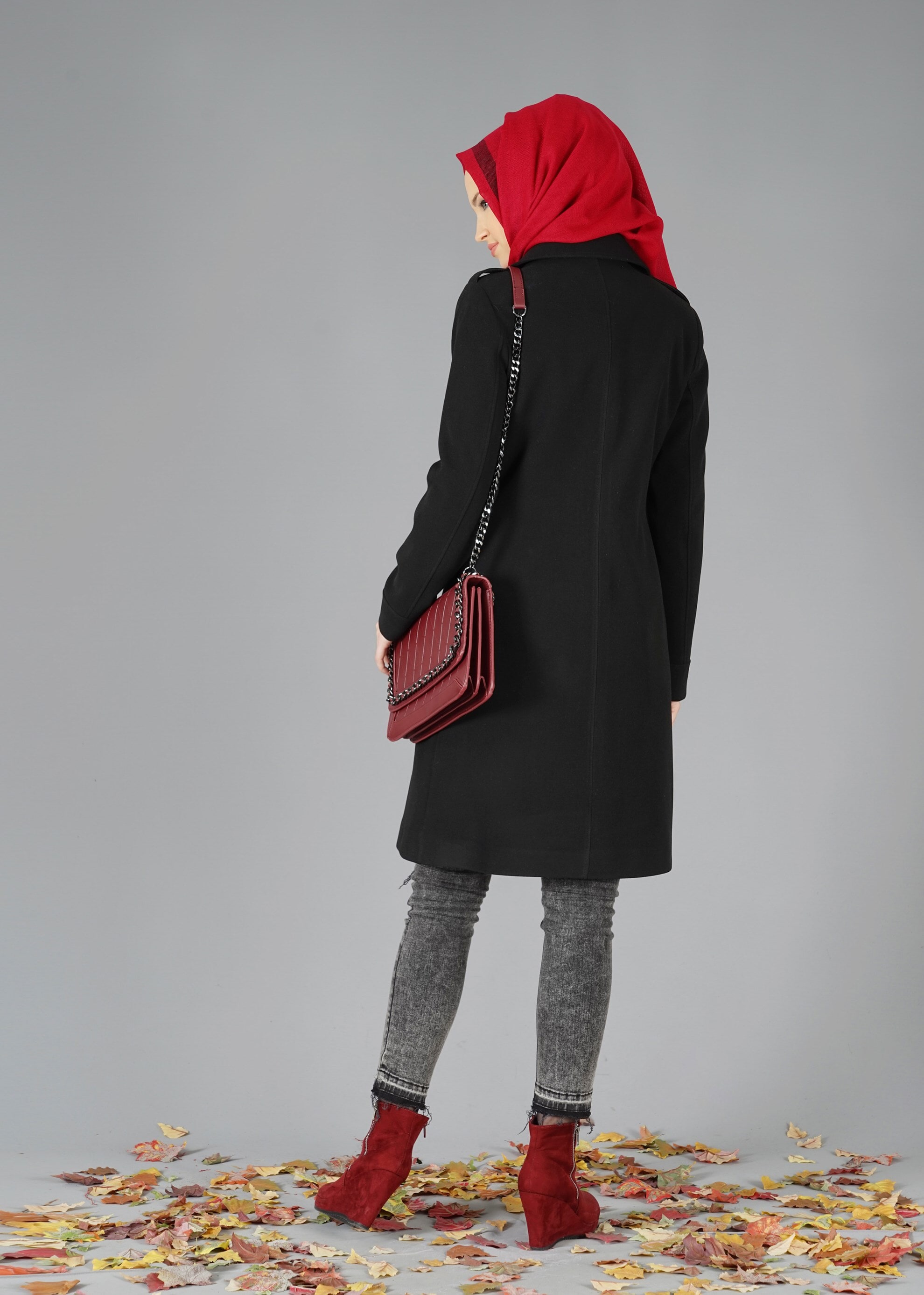 Tesettür giyim SİYAH KRUVAZE YAKA DÜĞMELİ KABAN 9550