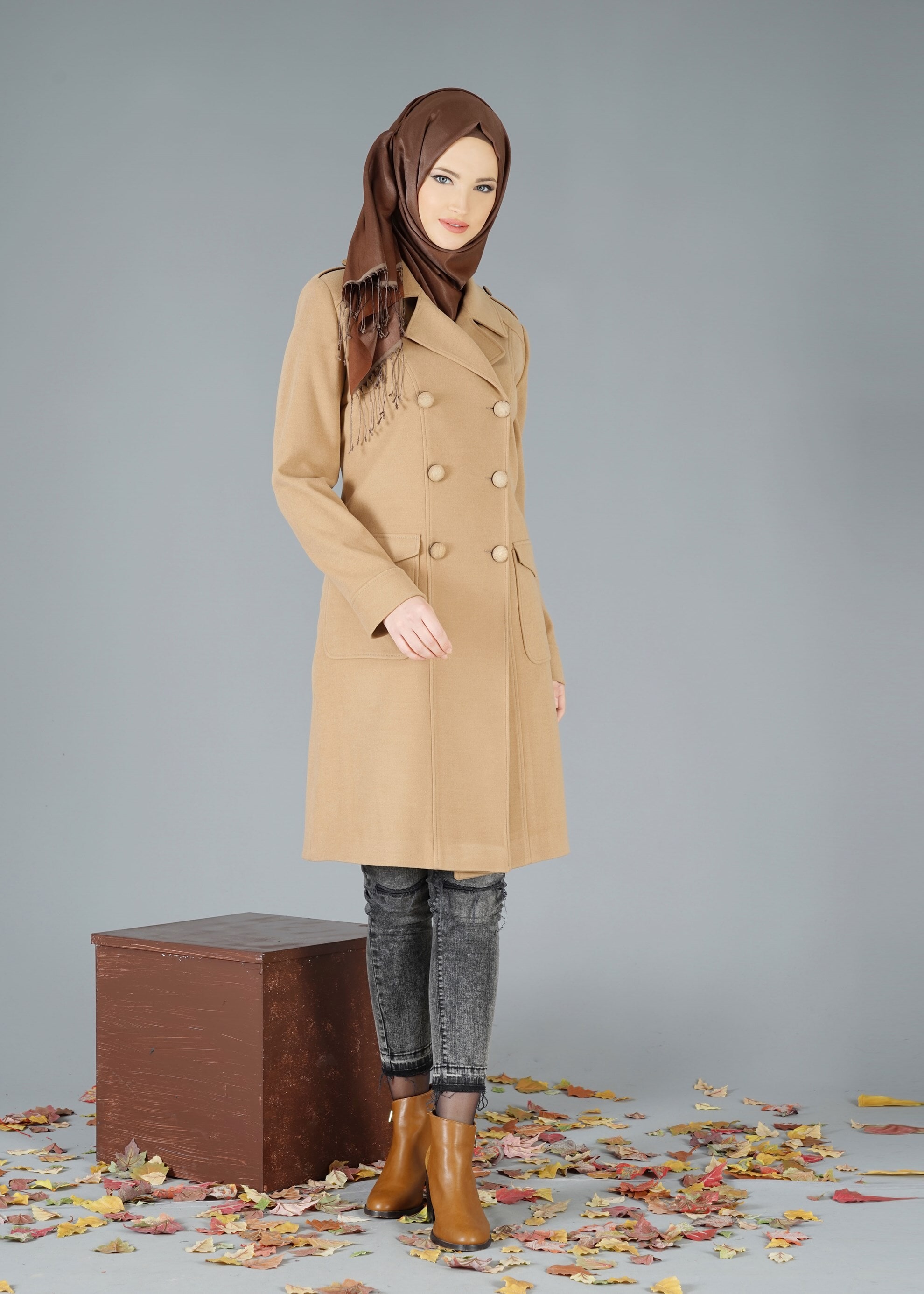 Tesettür giyim KAHVE KRUVAZE YAKA DÜĞMELİ KABAN 9550