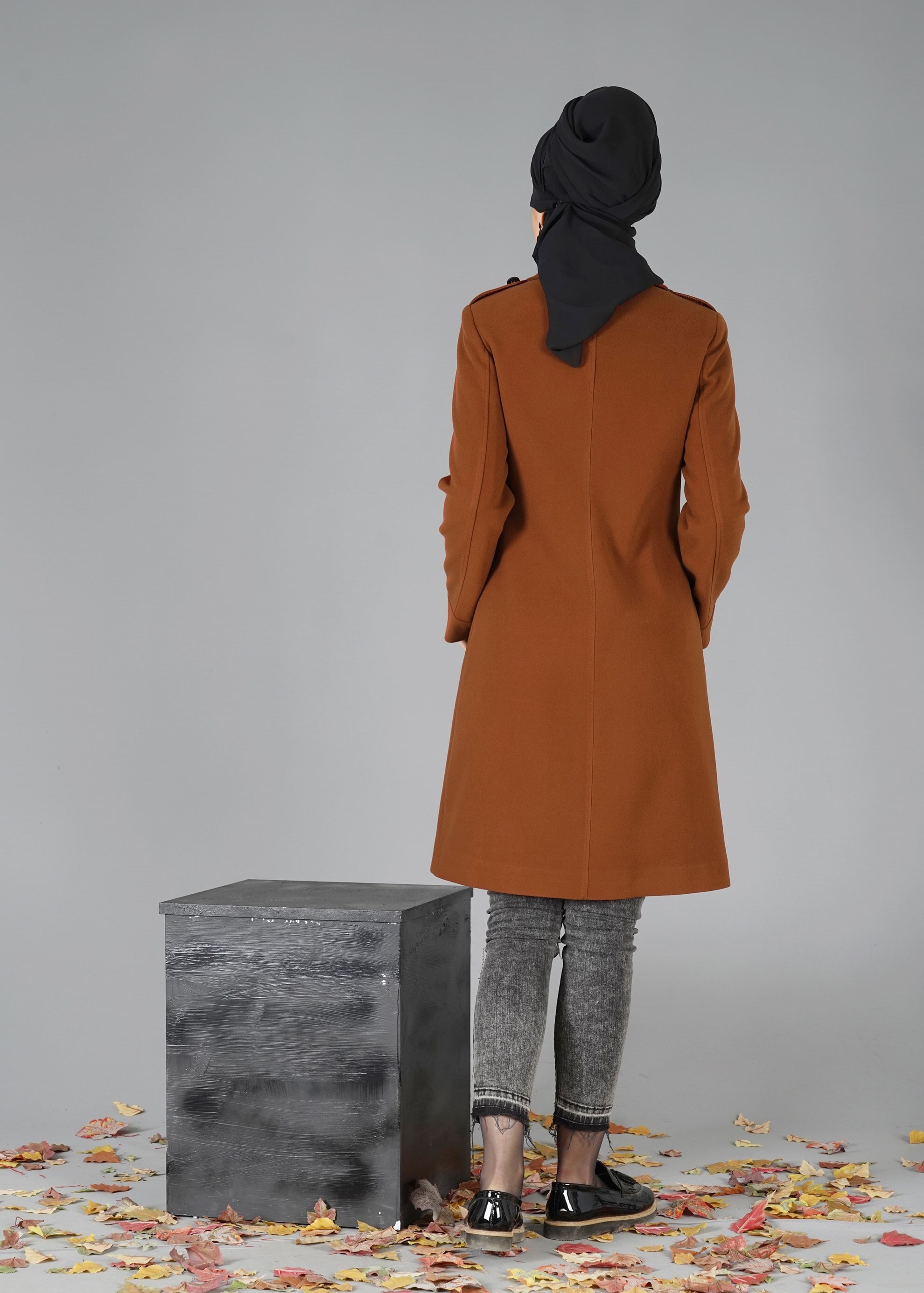 Tesettür giyim TURUNCU KRUVAZE YAKA DÜĞMELİ KABAN 9550