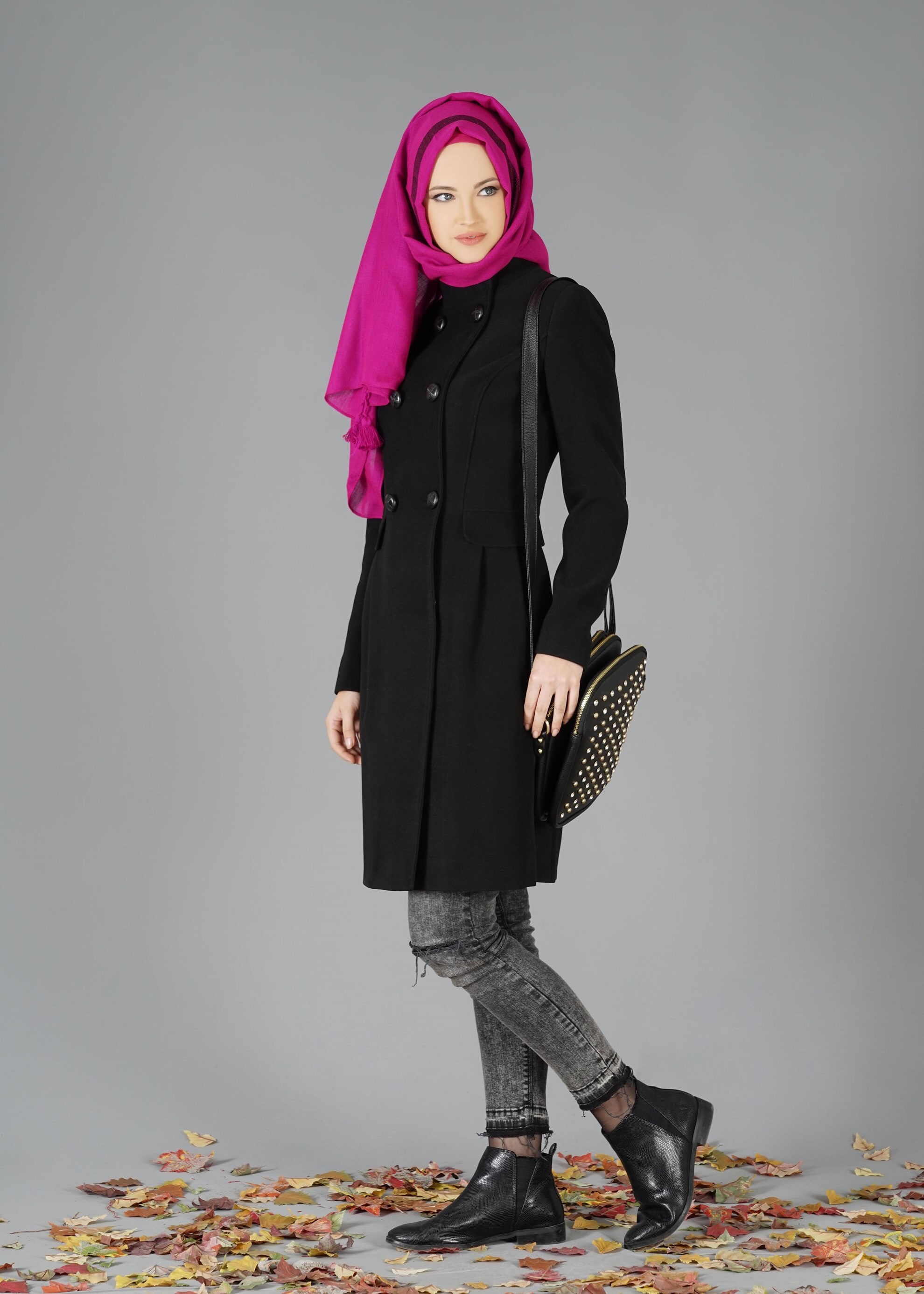 Tesettür giyim SİYAH HAKİM YAKA DÜĞMELİ KABAN 9551