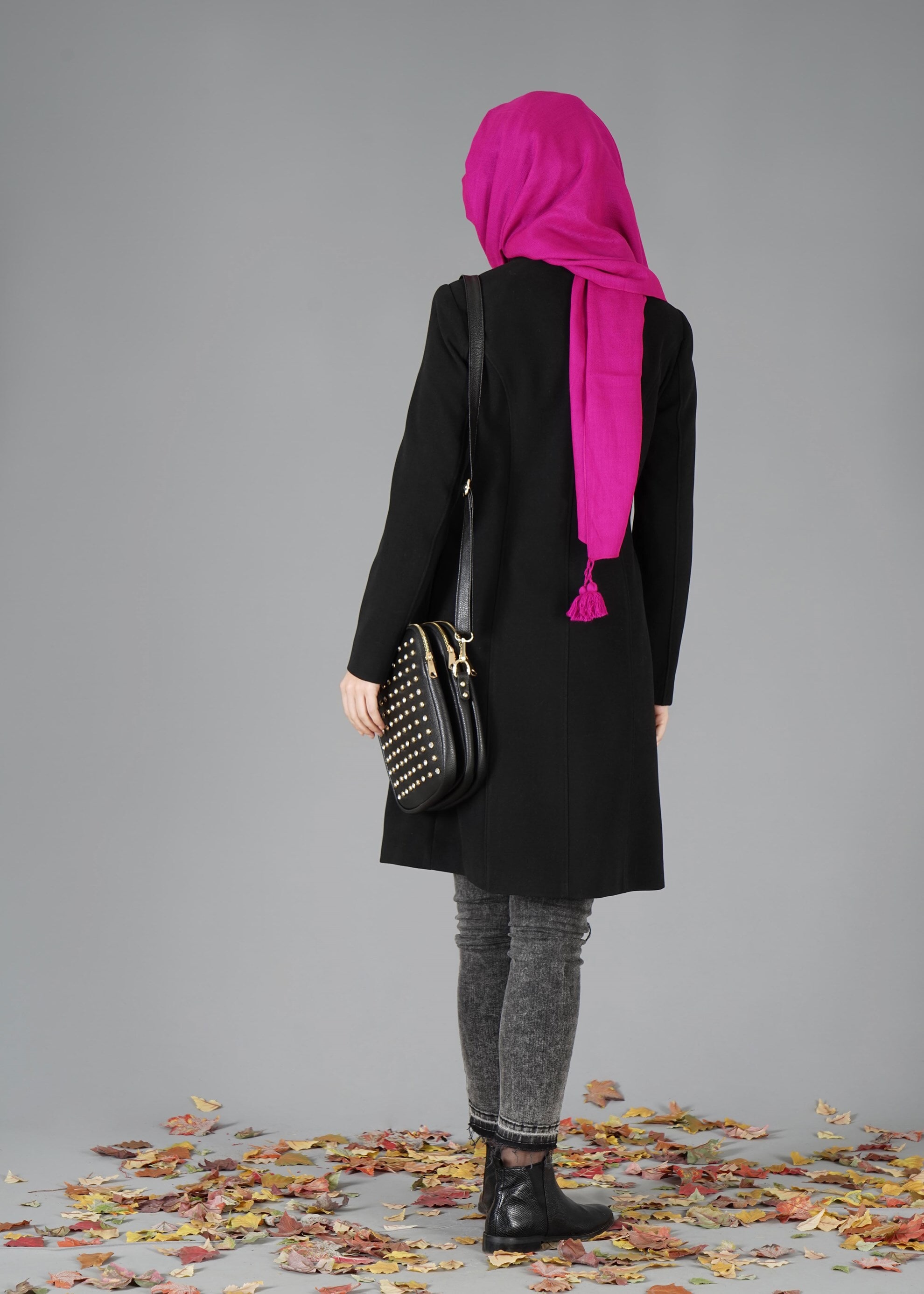 Tesettür giyim SİYAH HAKİM YAKA DÜĞMELİ KABAN 9551