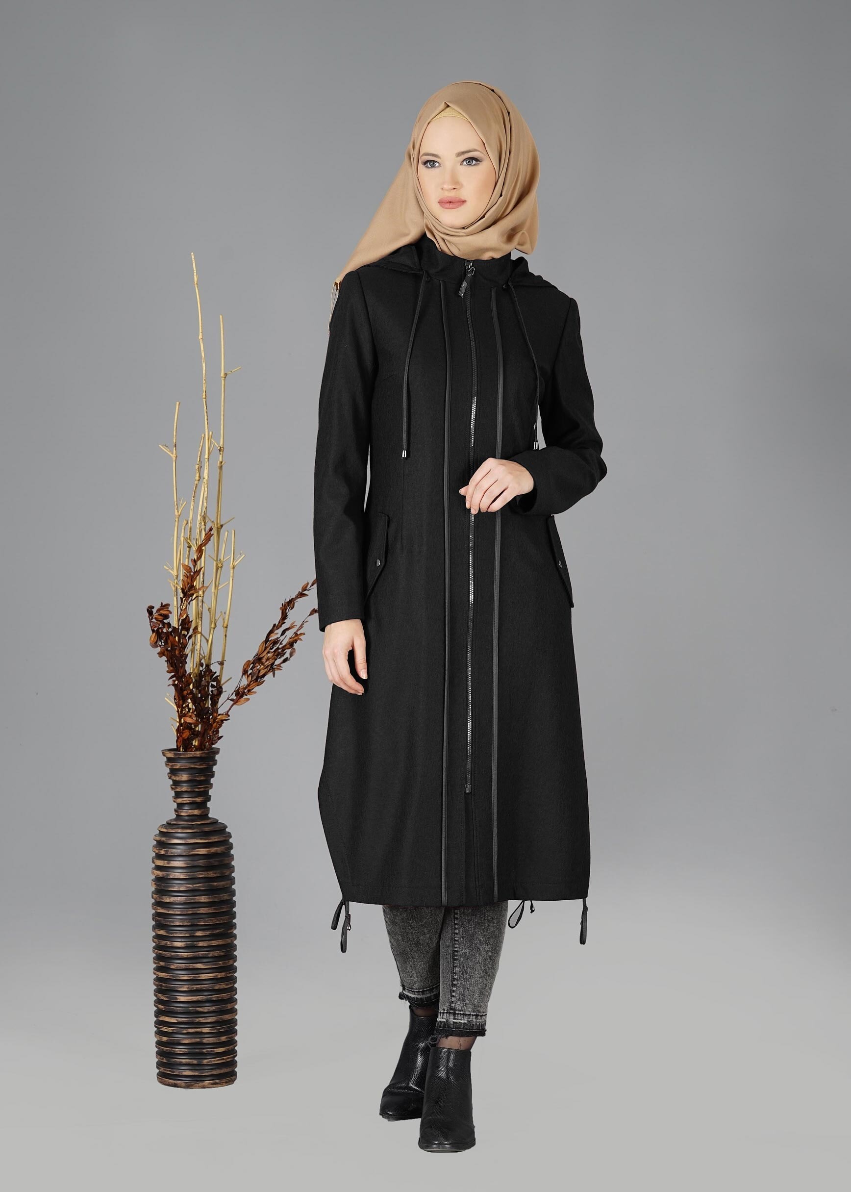 Tesettür giyim SİYAH KAPÜŞONLU ŞERİT DETAYLI KABAN 9552