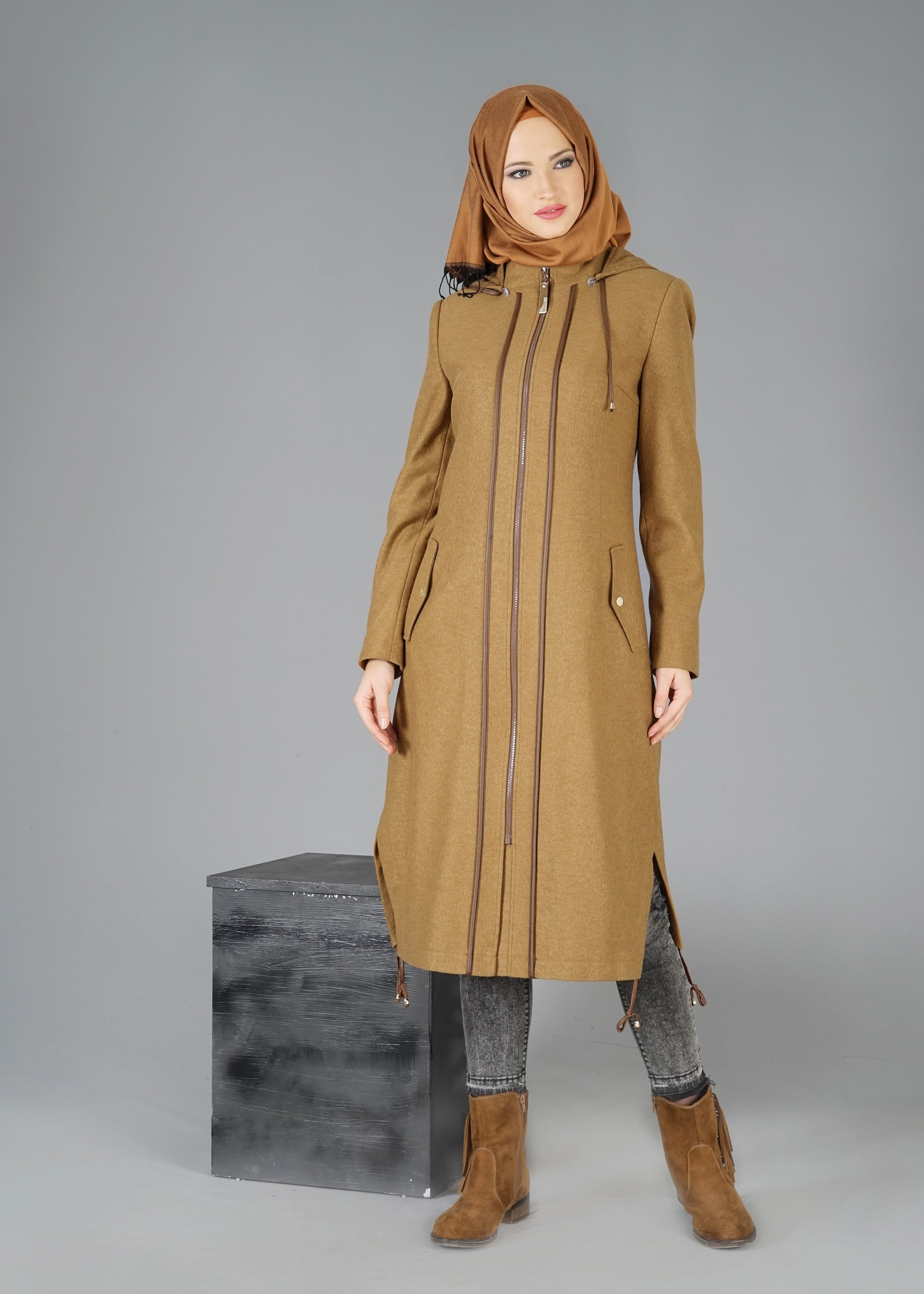Tesettür giyim KAHVE KAPÜŞONLU ŞERİT DETAYLI KABAN 9552