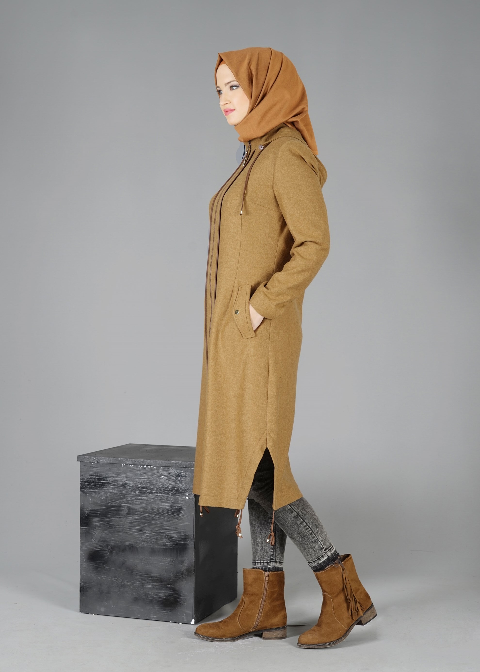 Tesettür giyim KAHVE KAPÜŞONLU ŞERİT DETAYLI KABAN 9552