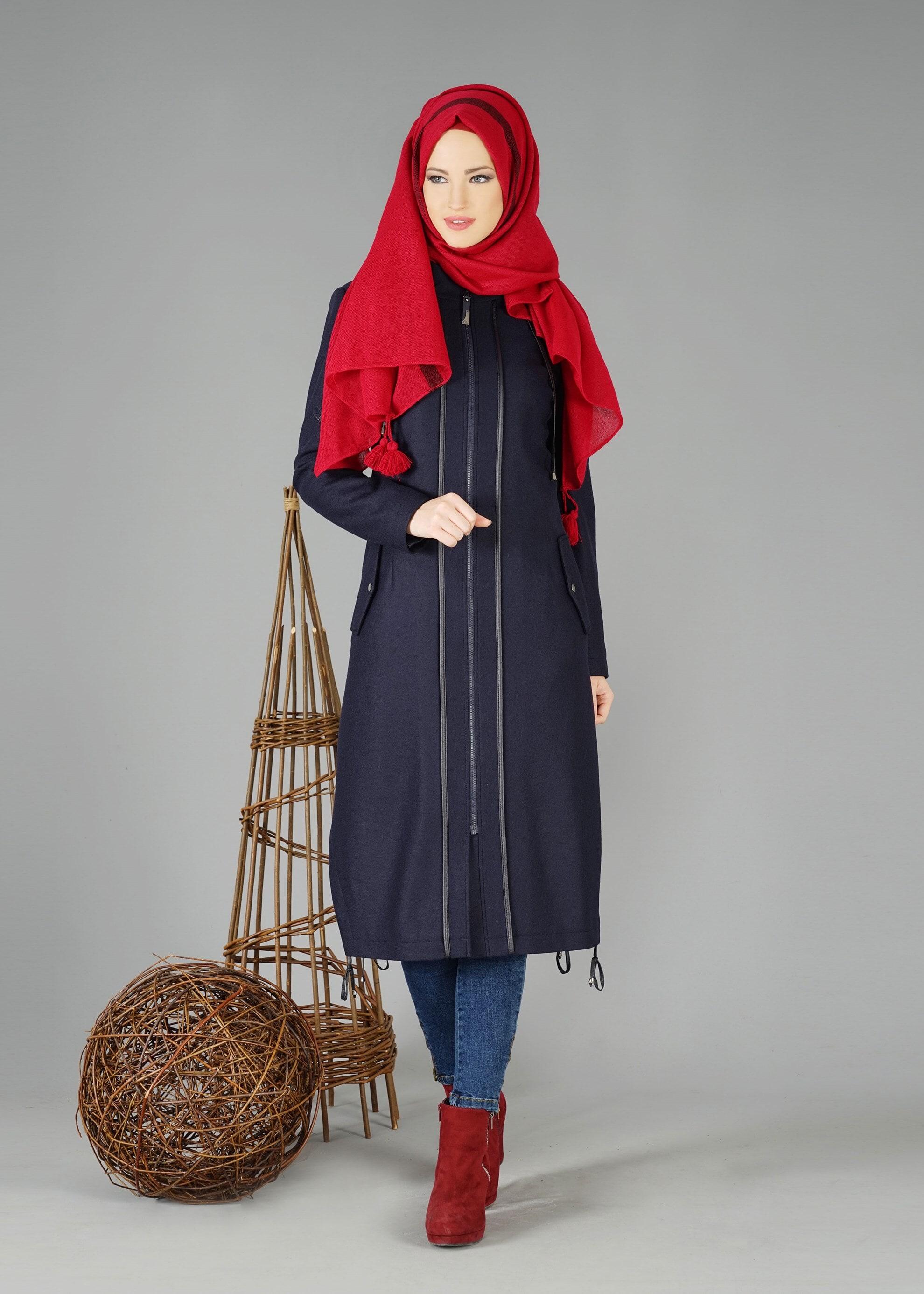 Tesettür giyim LACİVERT KAPÜŞONLU ŞERİT DETAYLI KABAN 9552