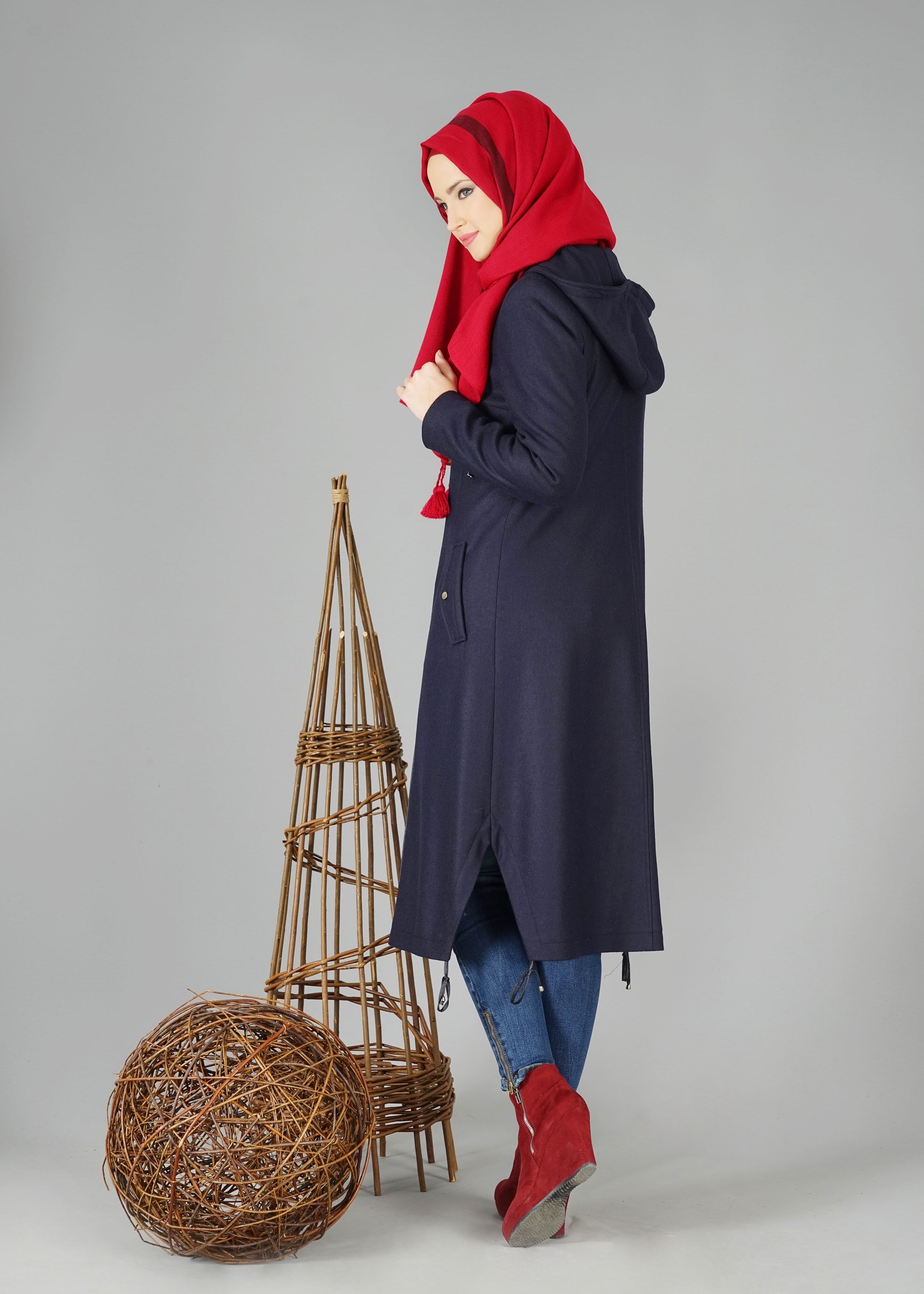 Tesettür giyim LACİVERT KAPÜŞONLU ŞERİT DETAYLI KABAN 9552