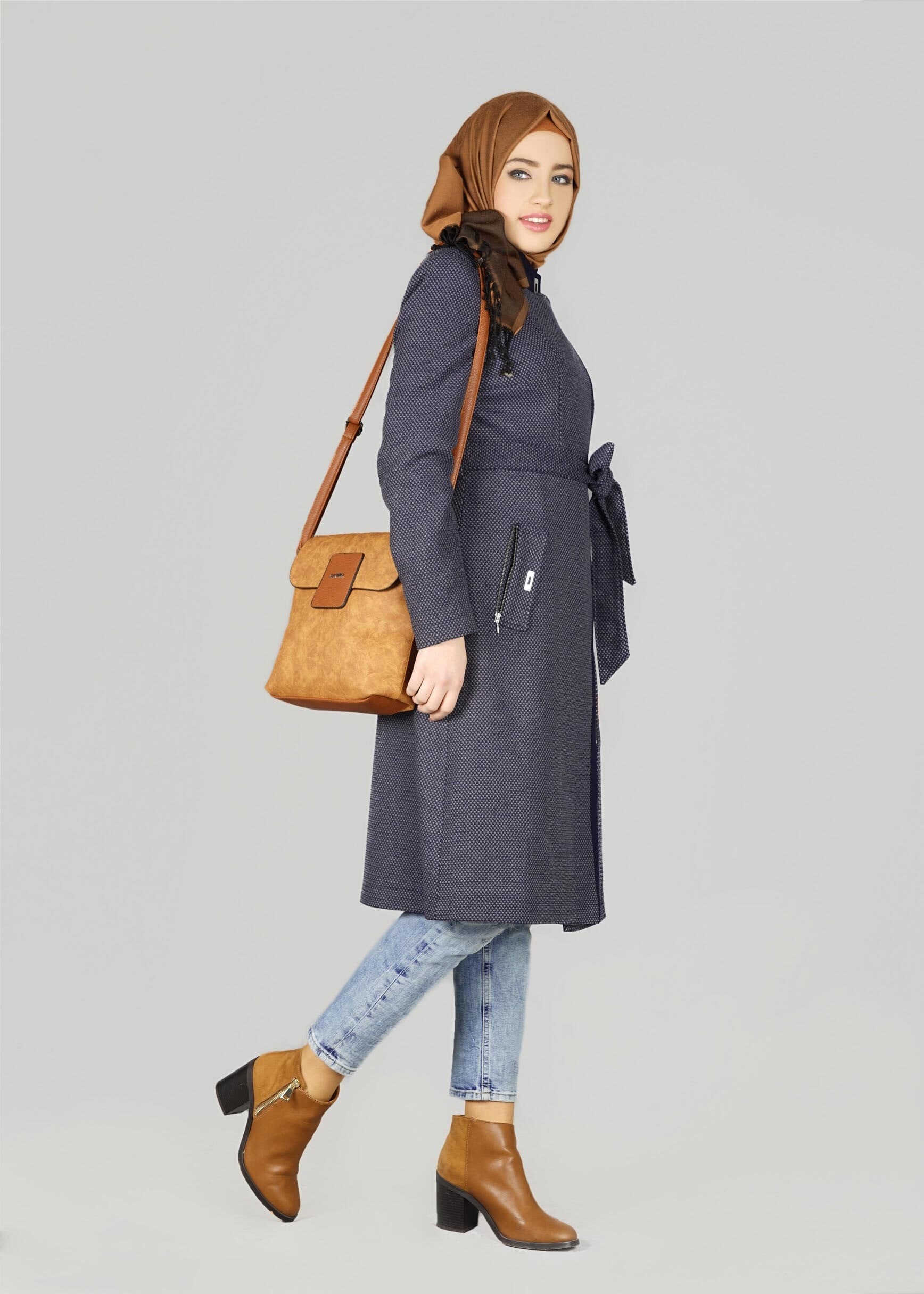 Tesettür giyim LACİVERT DESENLİ KABAN 9560