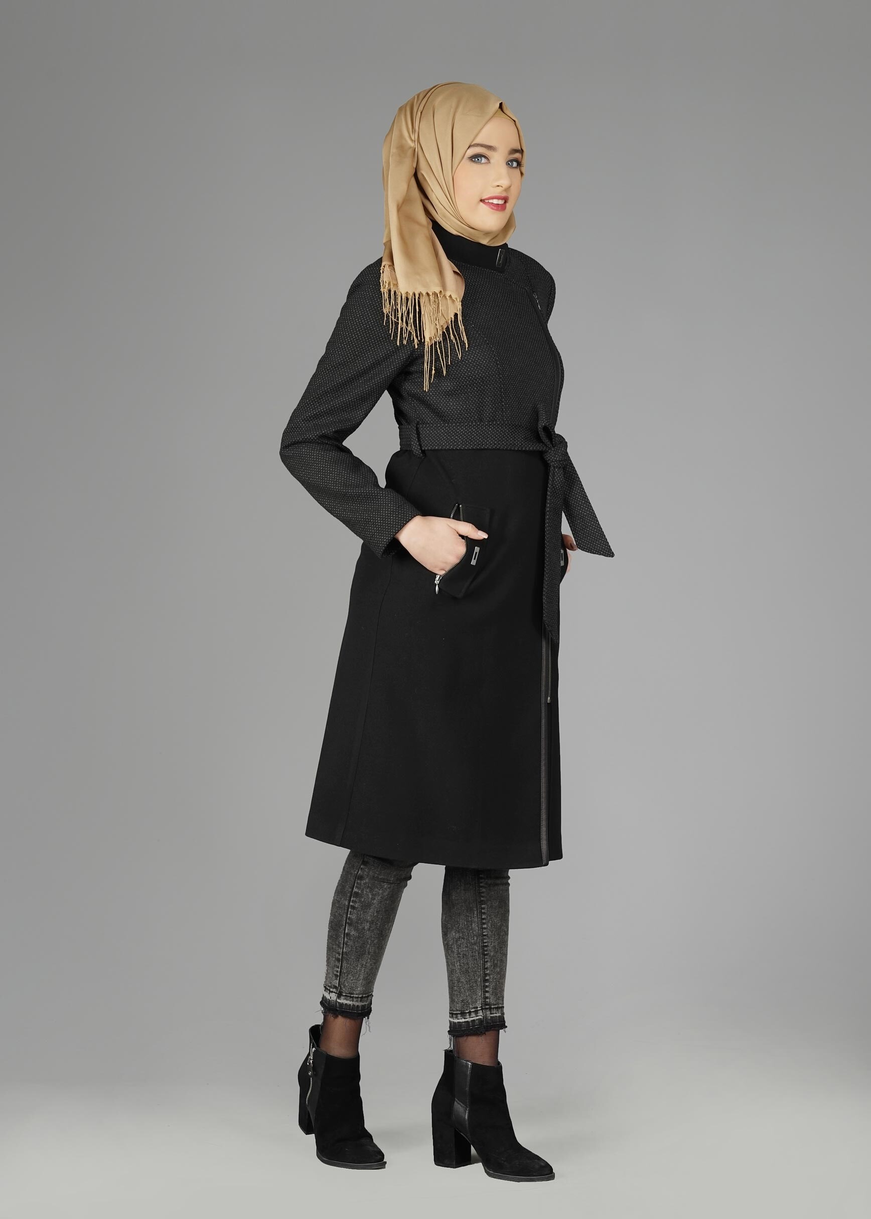 Tesettür giyim SİYAH CEP DETAYLI FERMUARLI KABAN 9561 