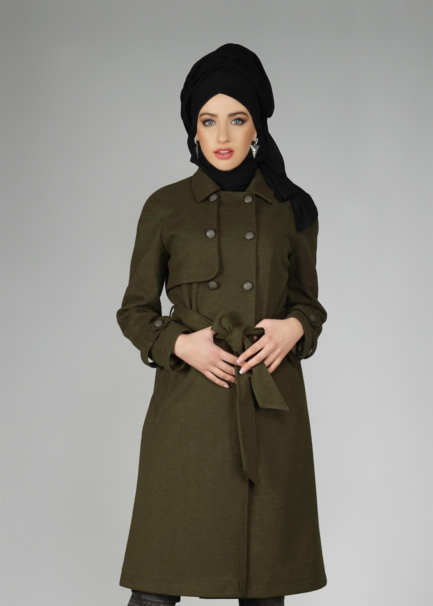 Tesettür giyim HAKİ DÜĞMELİ KUŞAKLI KABAN 9563 