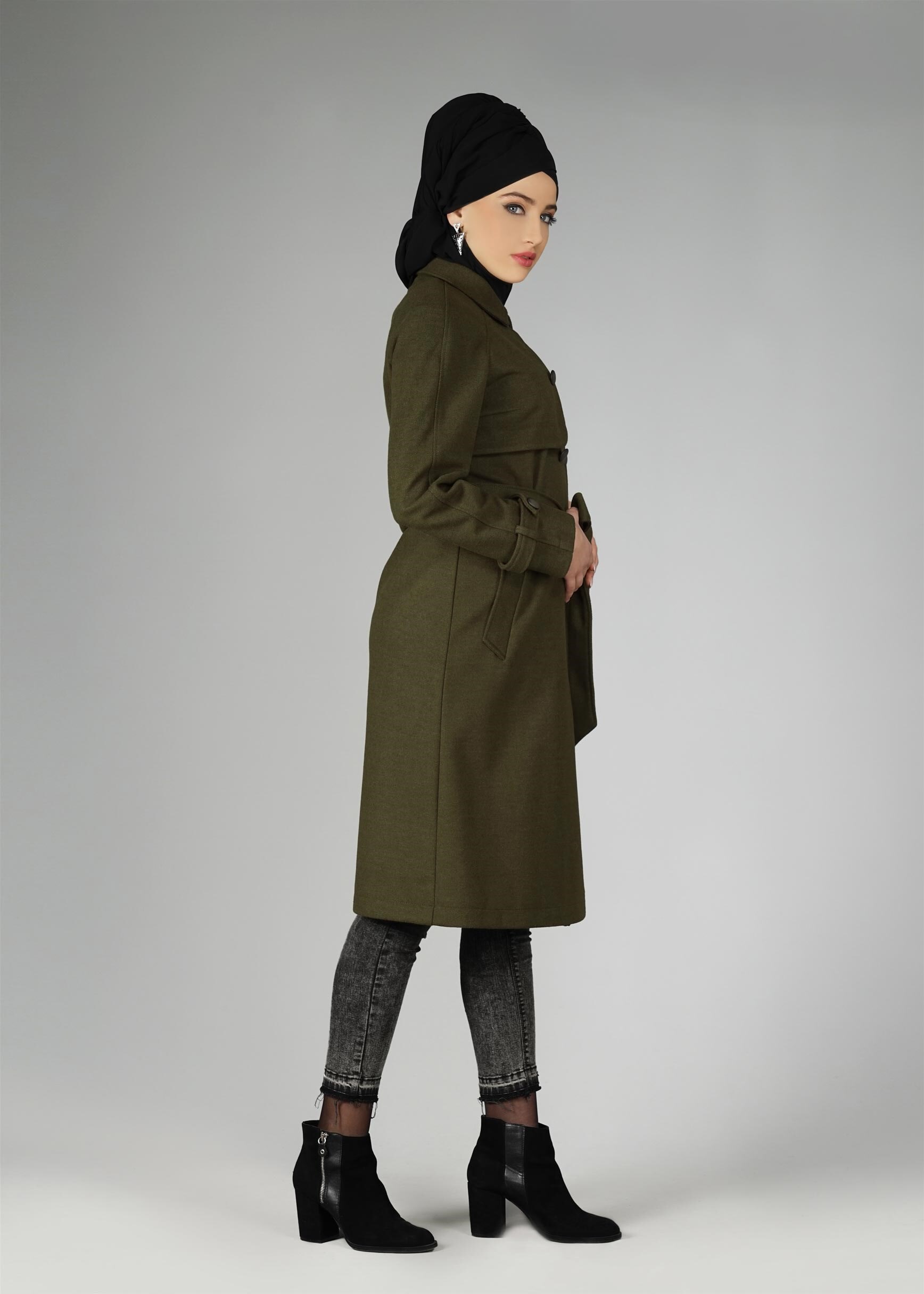 Tesettür giyim HAKİ DÜĞMELİ KUŞAKLI KABAN 9563 