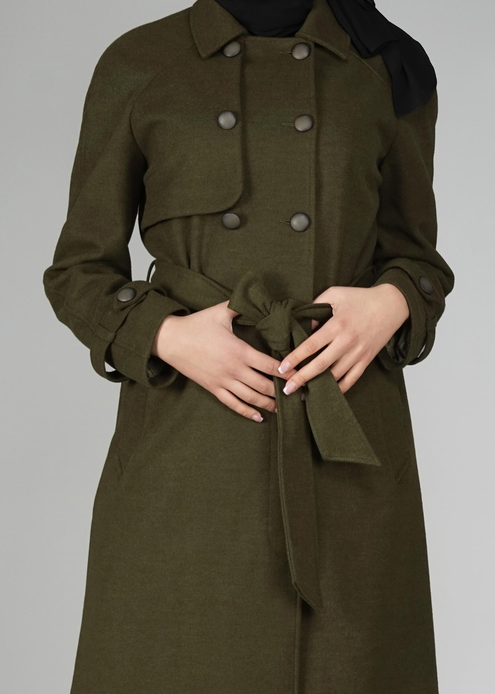 Tesettür giyim HAKİ DÜĞMELİ KUŞAKLI KABAN 9563 