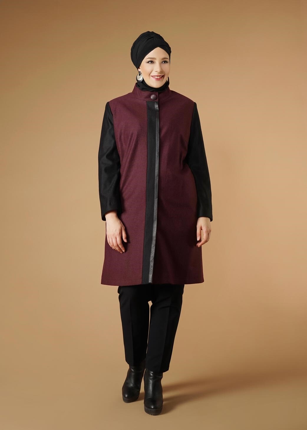 Tesettür giyim MÜRDÜM ŞERİT DETAYLI DÜĞMELİ KABAN 9565