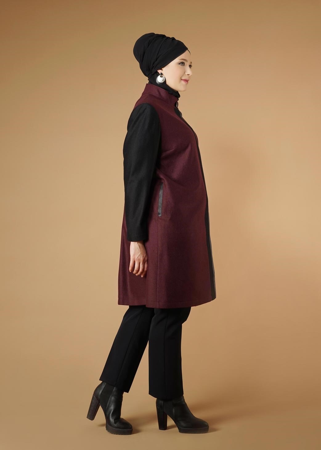 Tesettür giyim MÜRDÜM ŞERİT DETAYLI DÜĞMELİ KABAN 9565