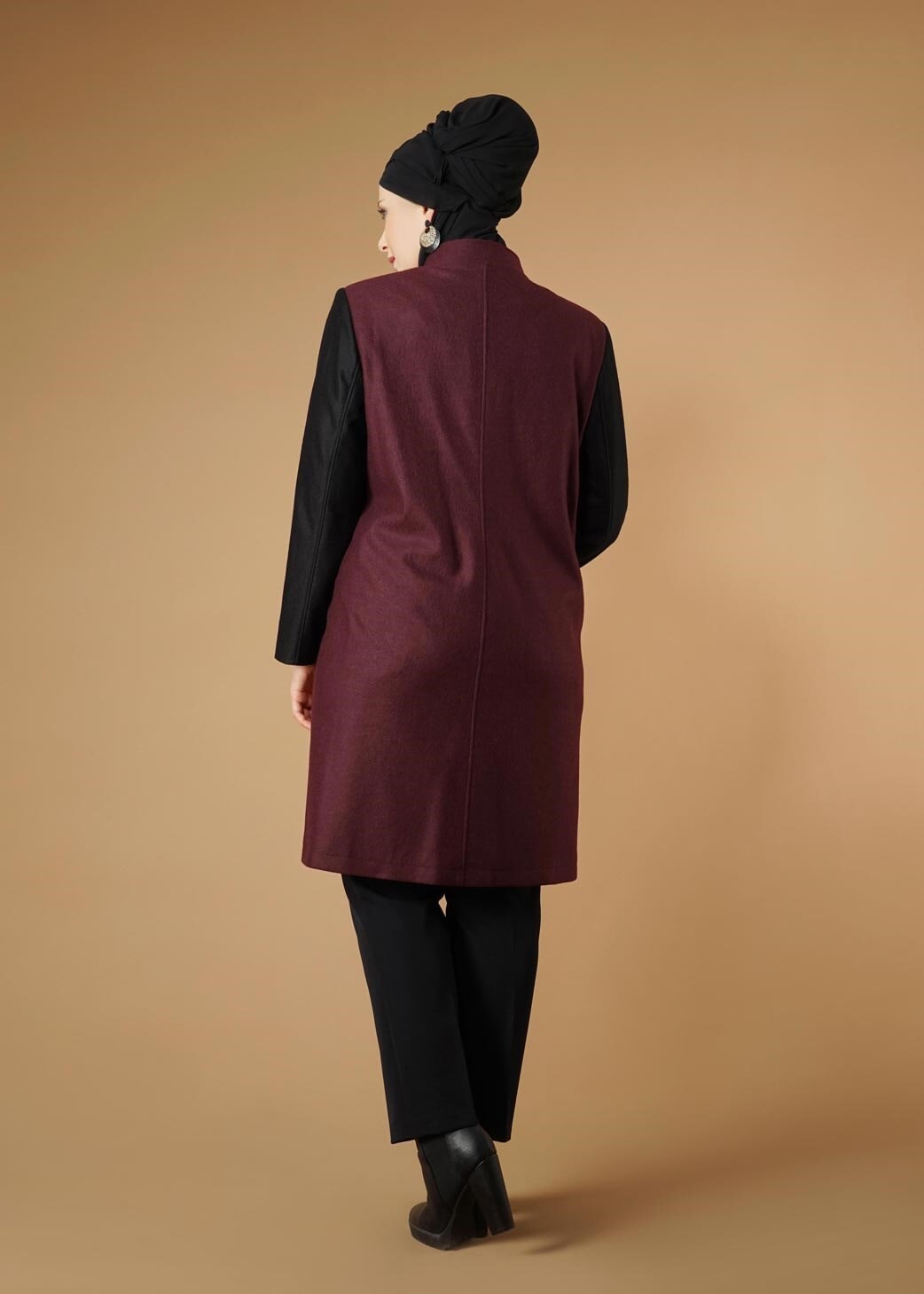 Tesettür giyim MÜRDÜM ŞERİT DETAYLI DÜĞMELİ KABAN 9565