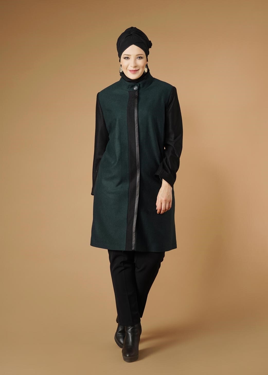 Tesettür giyim YEŞİL ŞERİT DETAYLI DÜĞMELİ KABAN 9565