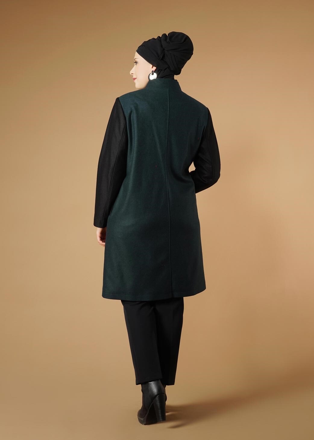 Tesettür giyim YEŞİL ŞERİT DETAYLI DÜĞMELİ KABAN 9565