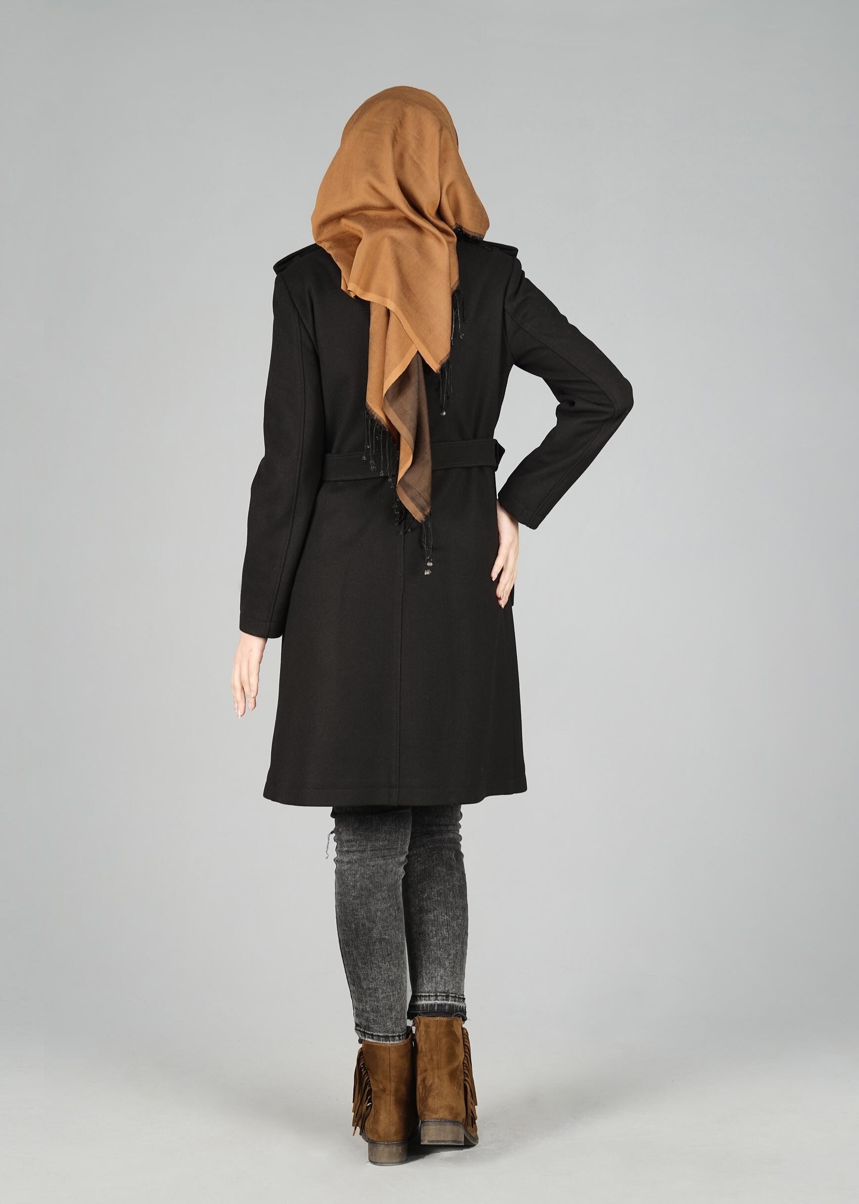 Tesettür giyim SİYAH CEP DETAYLI KEMERLİ KABAN 9584
