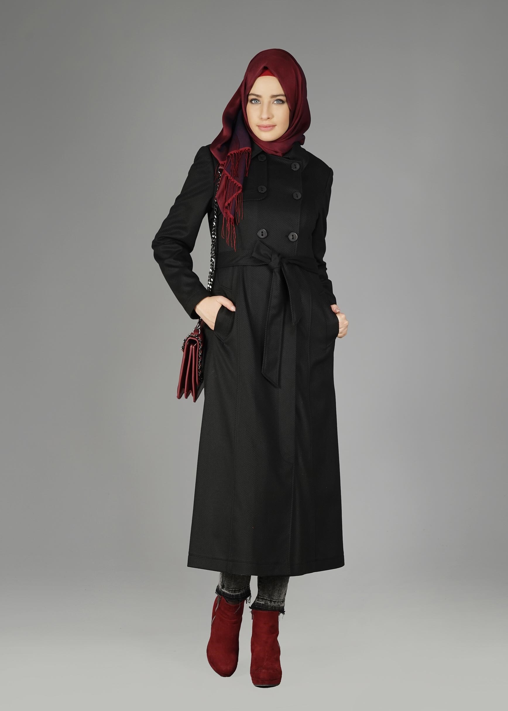 Tesettür giyim SİYAH DÜĞME DETAYLI CEPLİ KABAN 9586