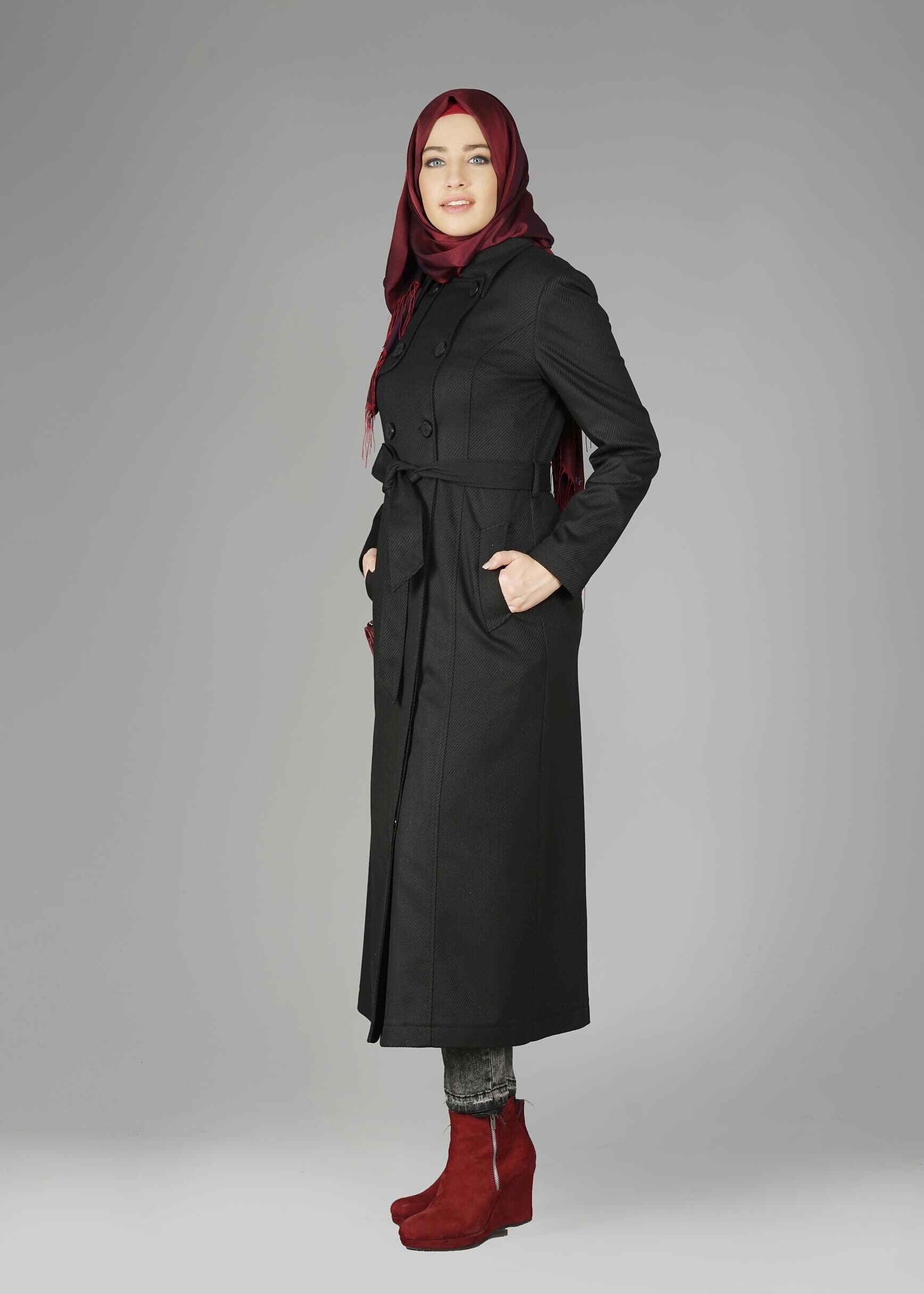 Tesettür giyim SİYAH DÜĞME DETAYLI CEPLİ KABAN 9586