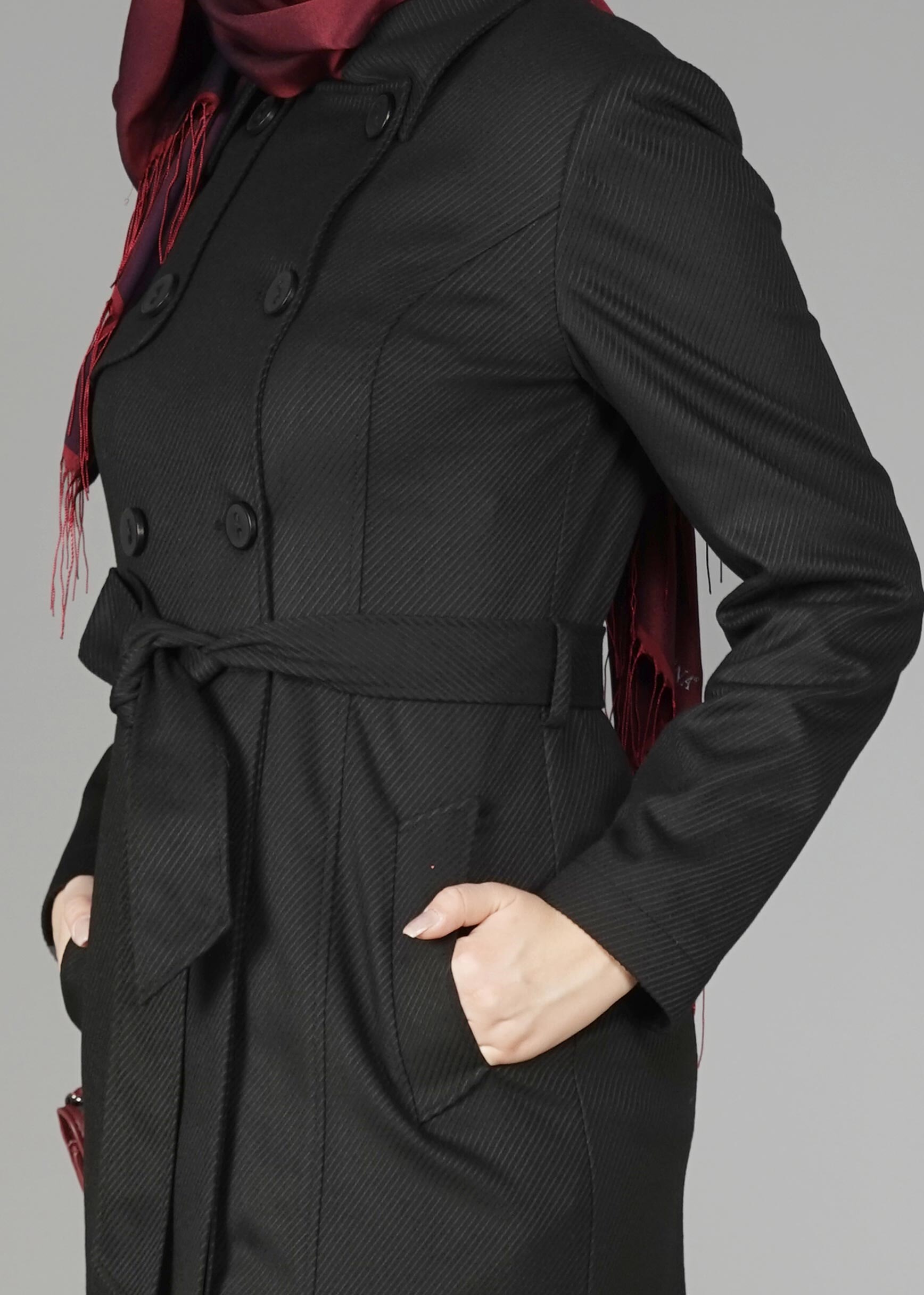 Tesettür giyim SİYAH DÜĞME DETAYLI CEPLİ KABAN 9586