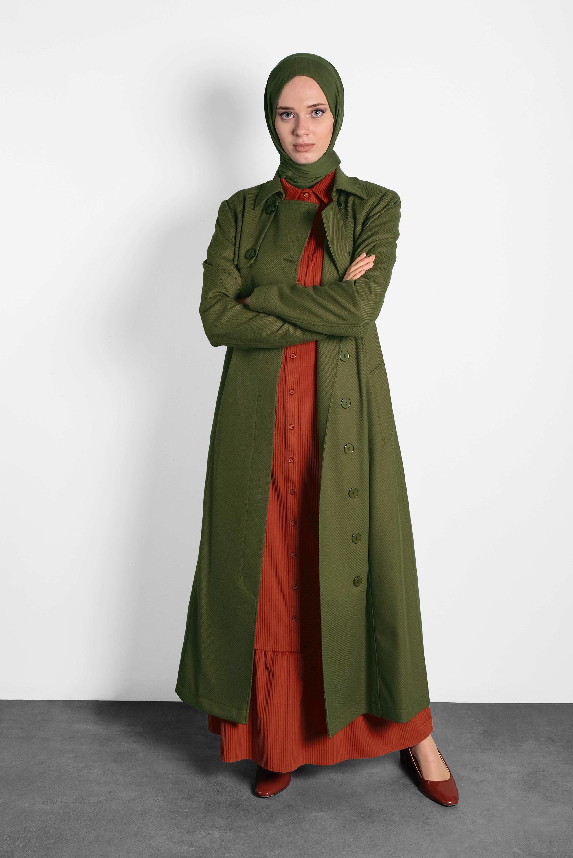 Tesettür giyim HAKİ DÜĞME DETAYLI CEPLİ KABAN 9586