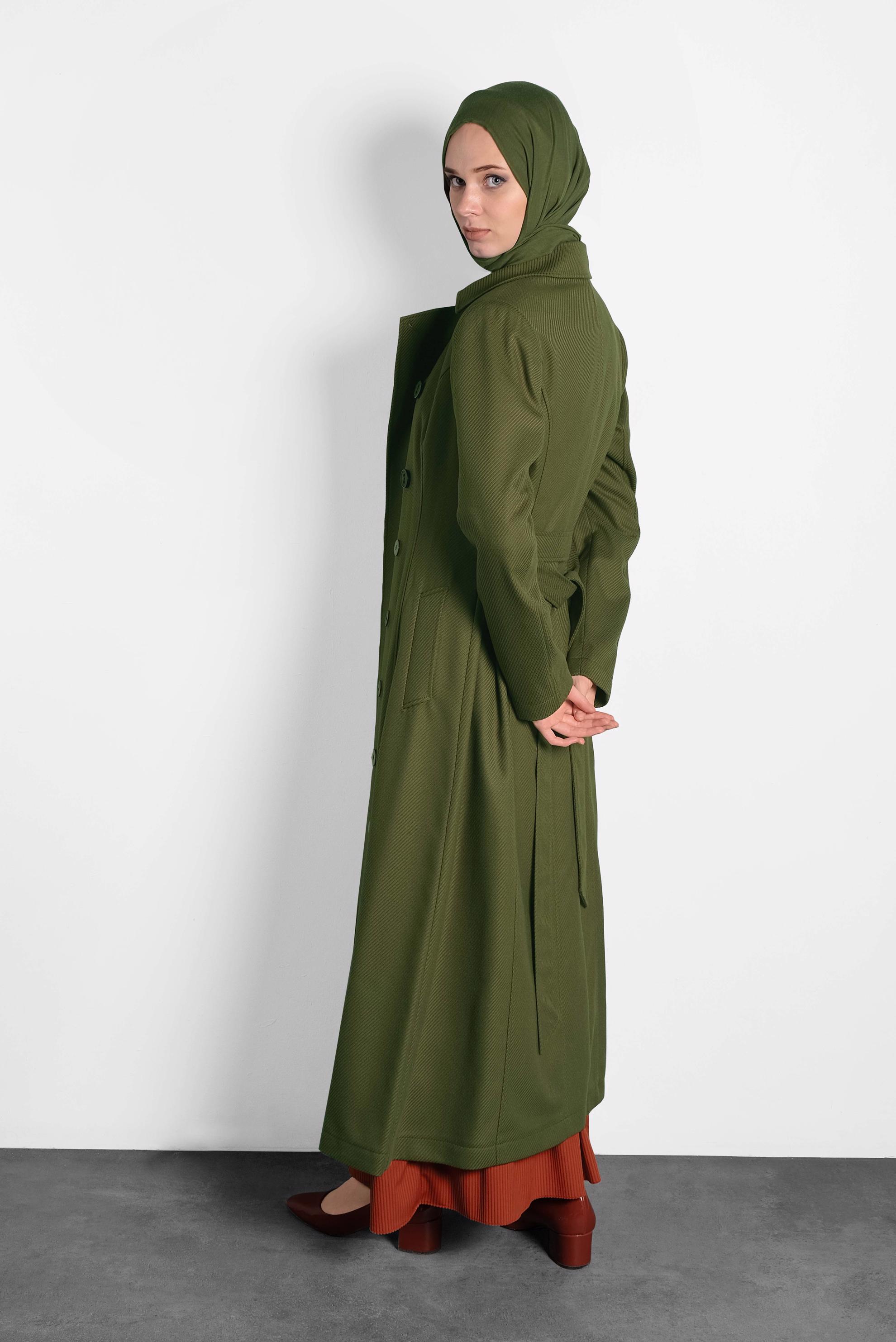 Tesettür giyim HAKİ DÜĞME DETAYLI CEPLİ KABAN 9586