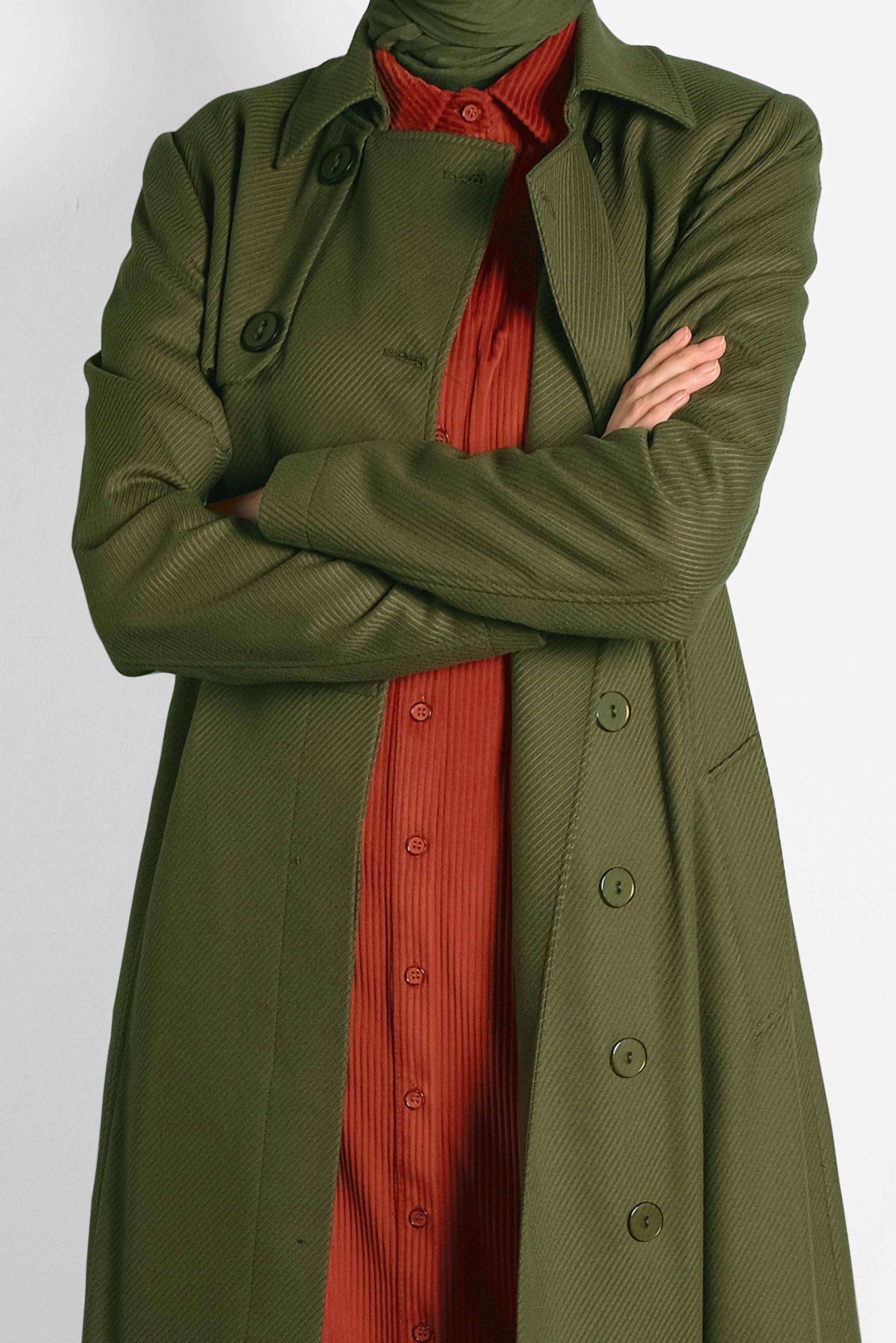 Tesettür giyim HAKİ DÜĞME DETAYLI CEPLİ KABAN 9586