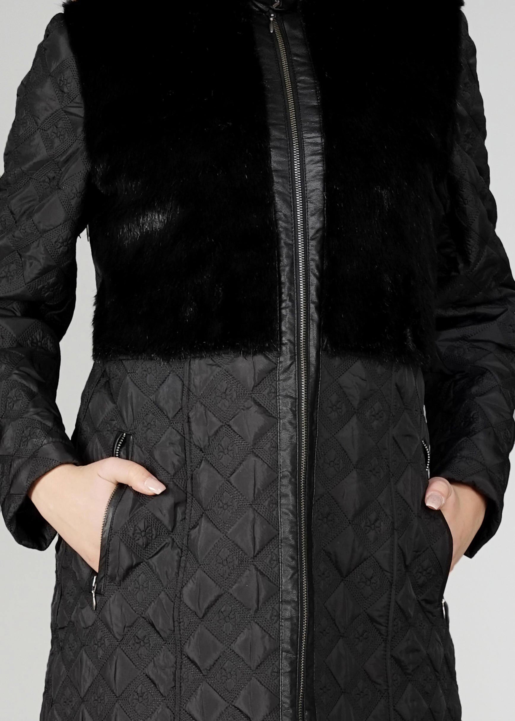 Tesettür giyim SİYAH ÖNÜ KÜRK DETAYLI KAPİTONE KABAN 9599