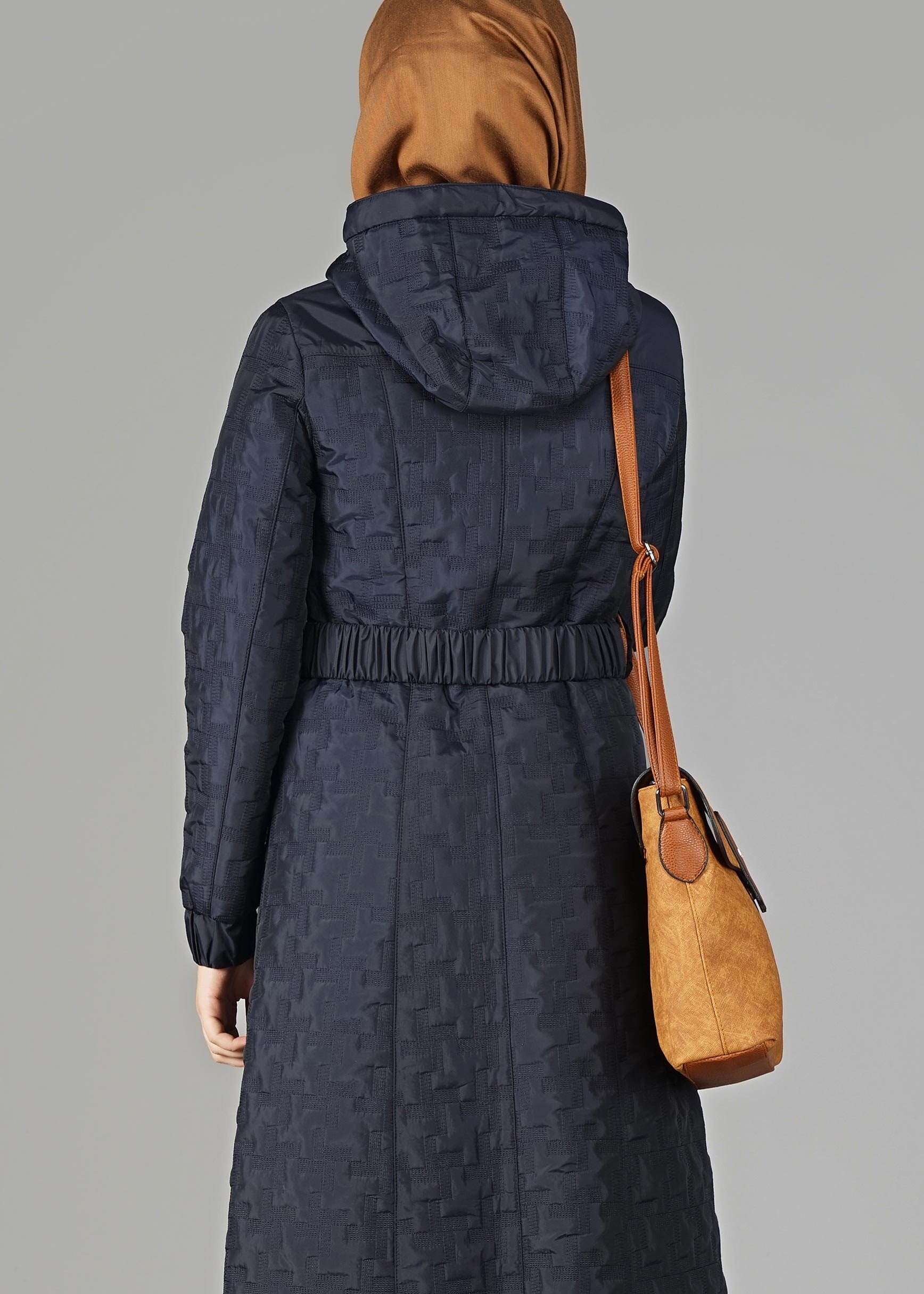 Tesettür giyim LACİVERT KEMERLİ KAPÜŞONLU KABAN 9600