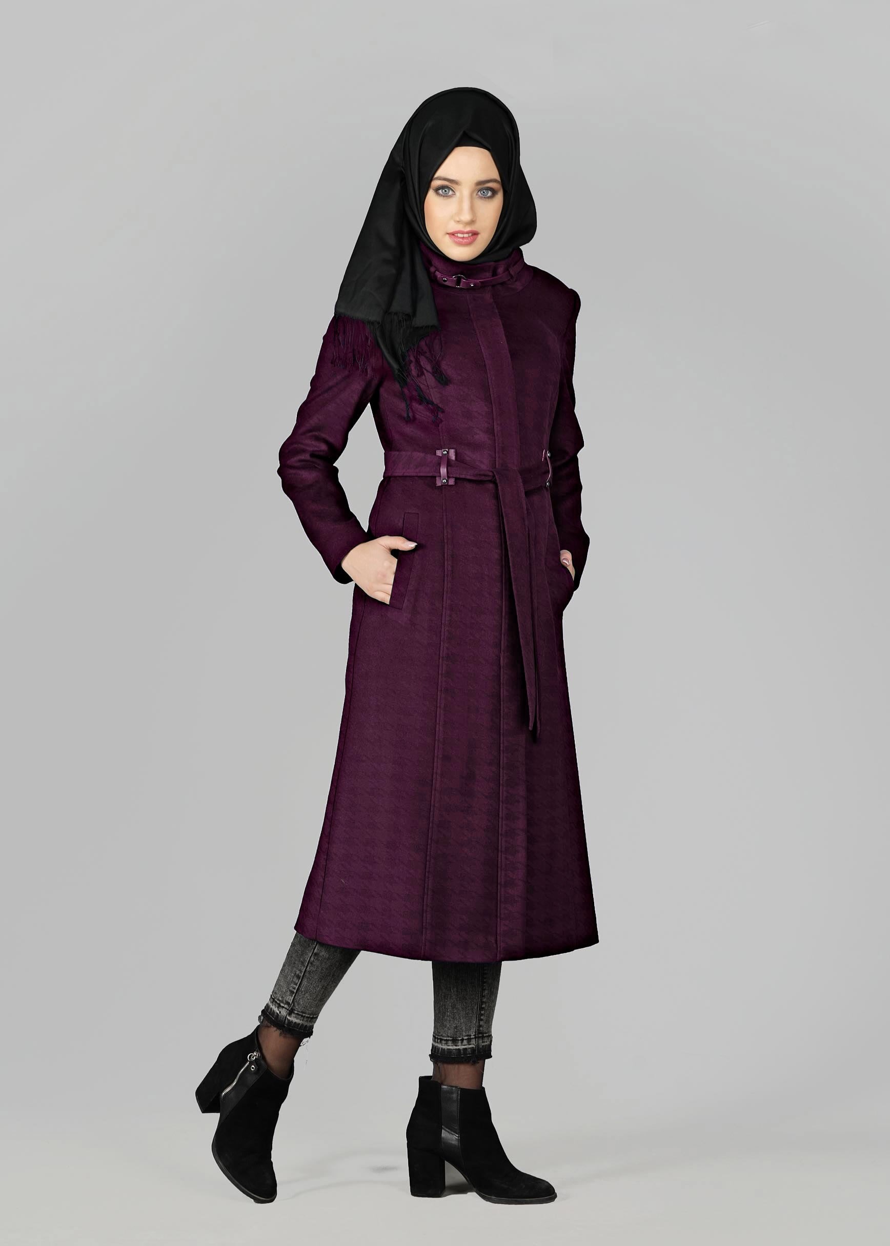 Tesettür giyim MÜRDÜM KUŞAKLI KENDİNDEN DESENLİ KABAN 9605