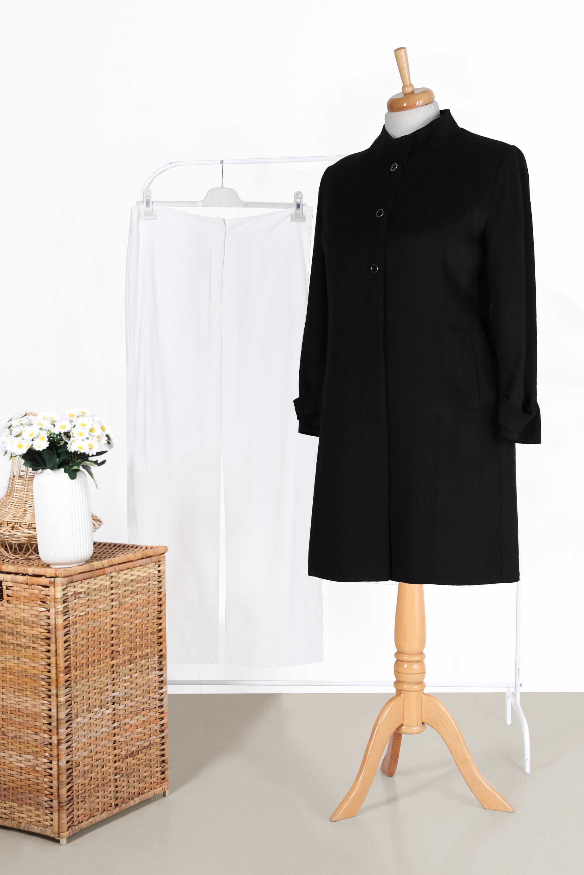 Tesettür giyim SİYAH HAKİM YAKA KENDİNDEN DESENLİ KABAN 9610 