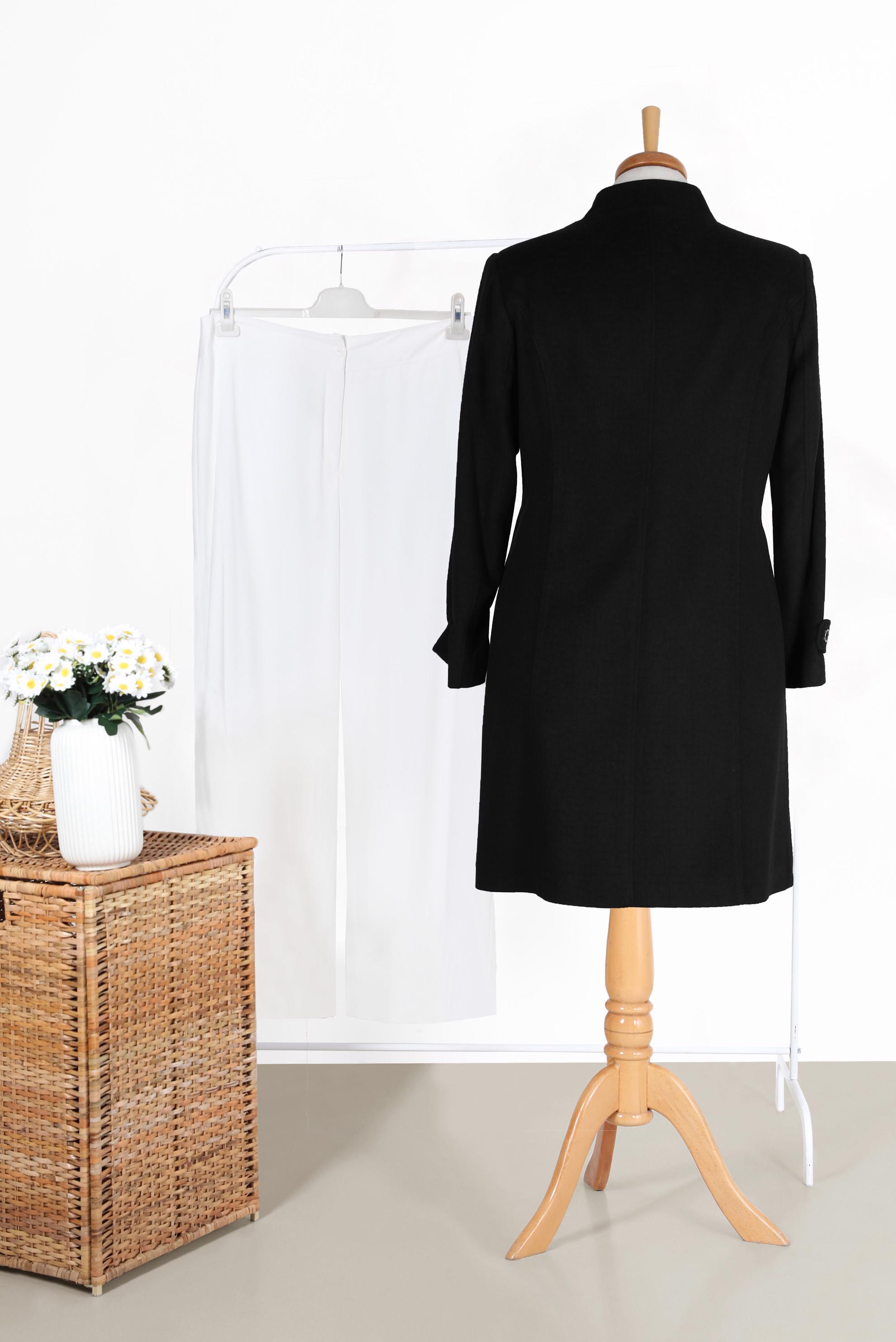 Tesettür giyim SİYAH HAKİM YAKA KENDİNDEN DESENLİ KABAN 9610 