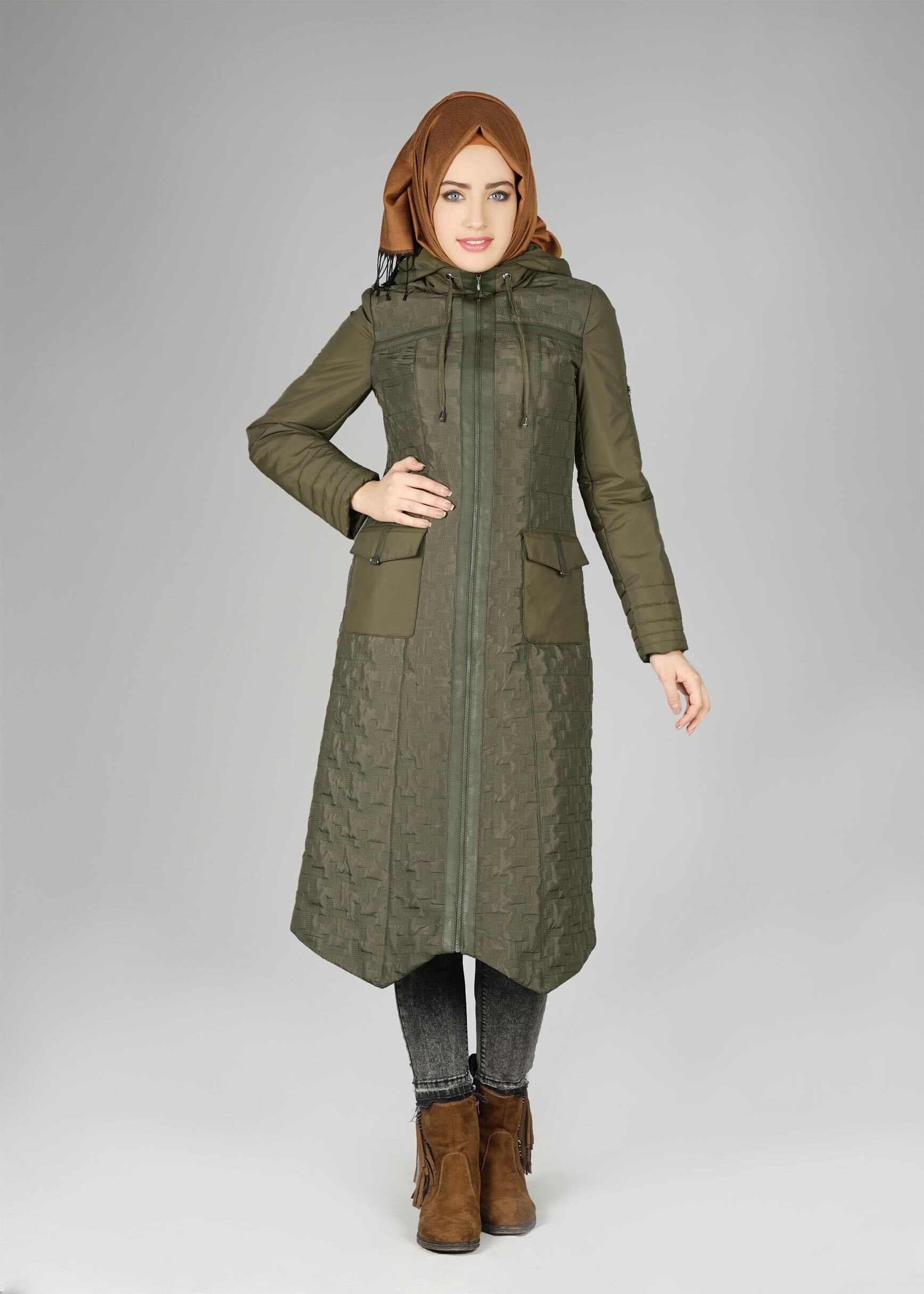 Tesettür giyim HAKİ KAPÜŞONLU FERMUARLI KABAN 9612