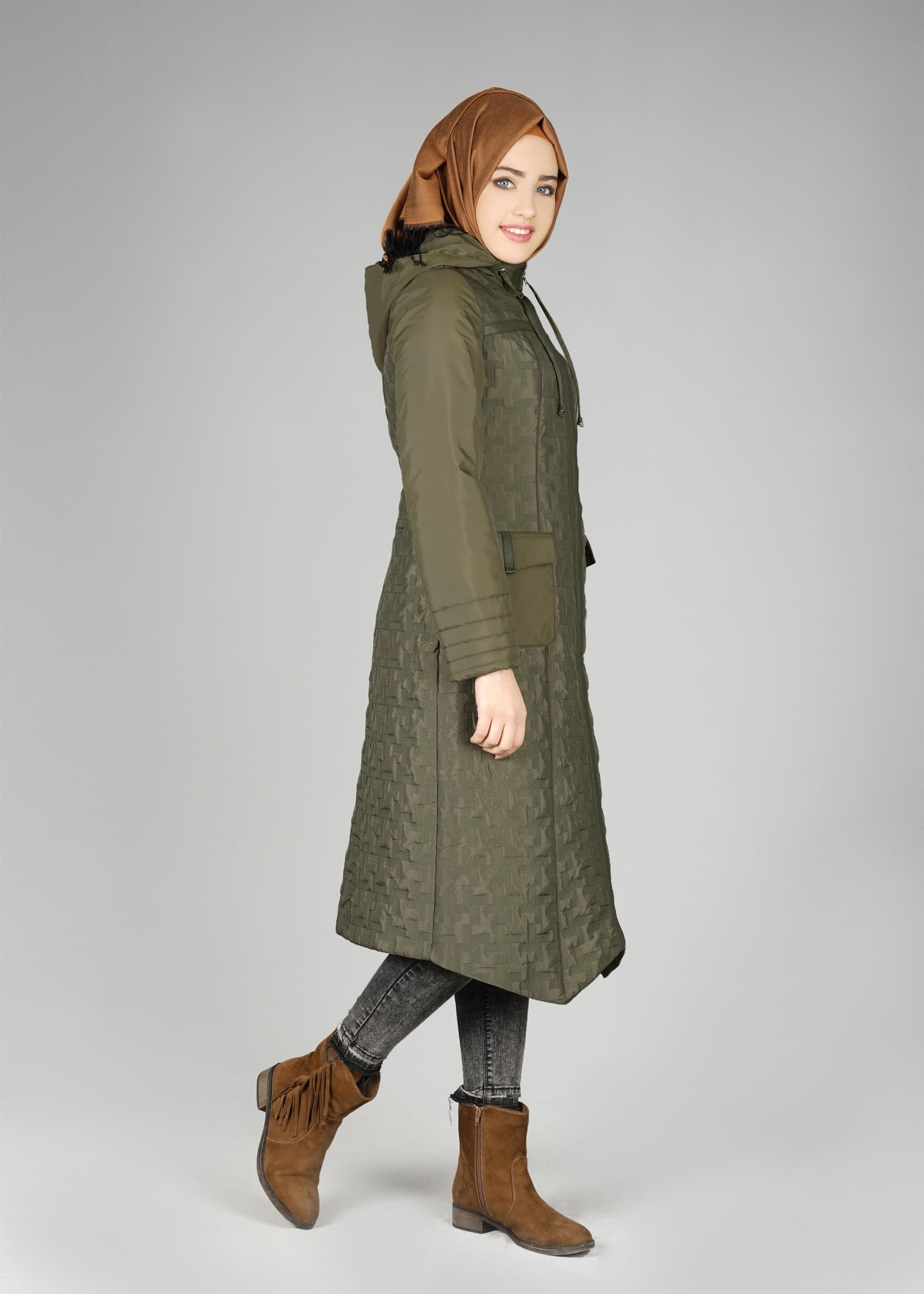 Tesettür giyim HAKİ KAPÜŞONLU FERMUARLI KABAN 9612