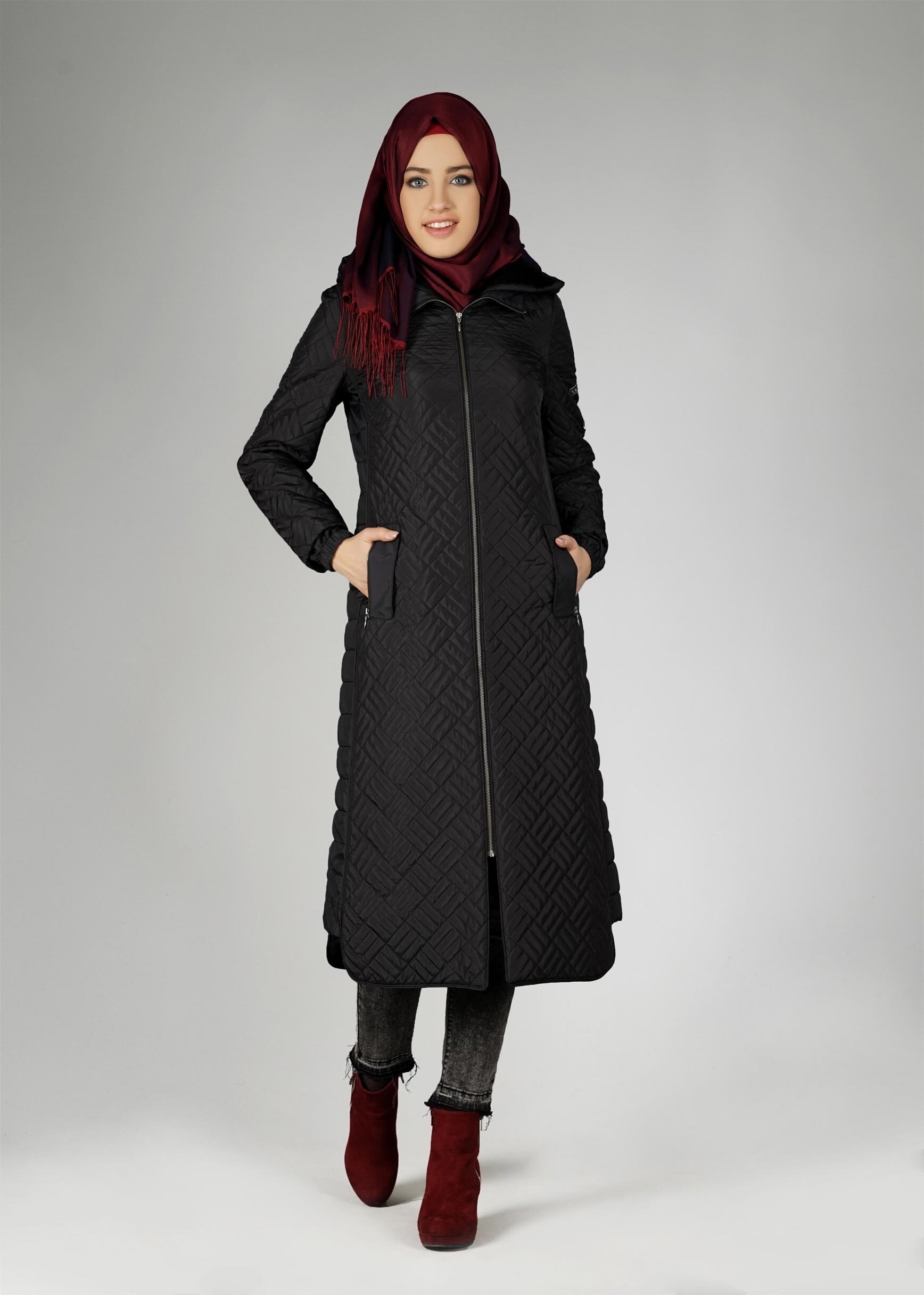 Tesettür giyim SİYAH KAPÜŞONLU FERMUARLI KABAN 9613