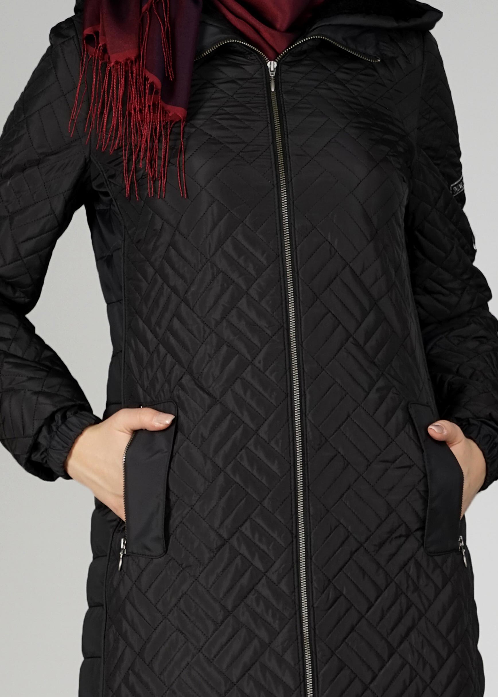 Tesettür giyim SİYAH KAPÜŞONLU FERMUARLI KABAN 9613