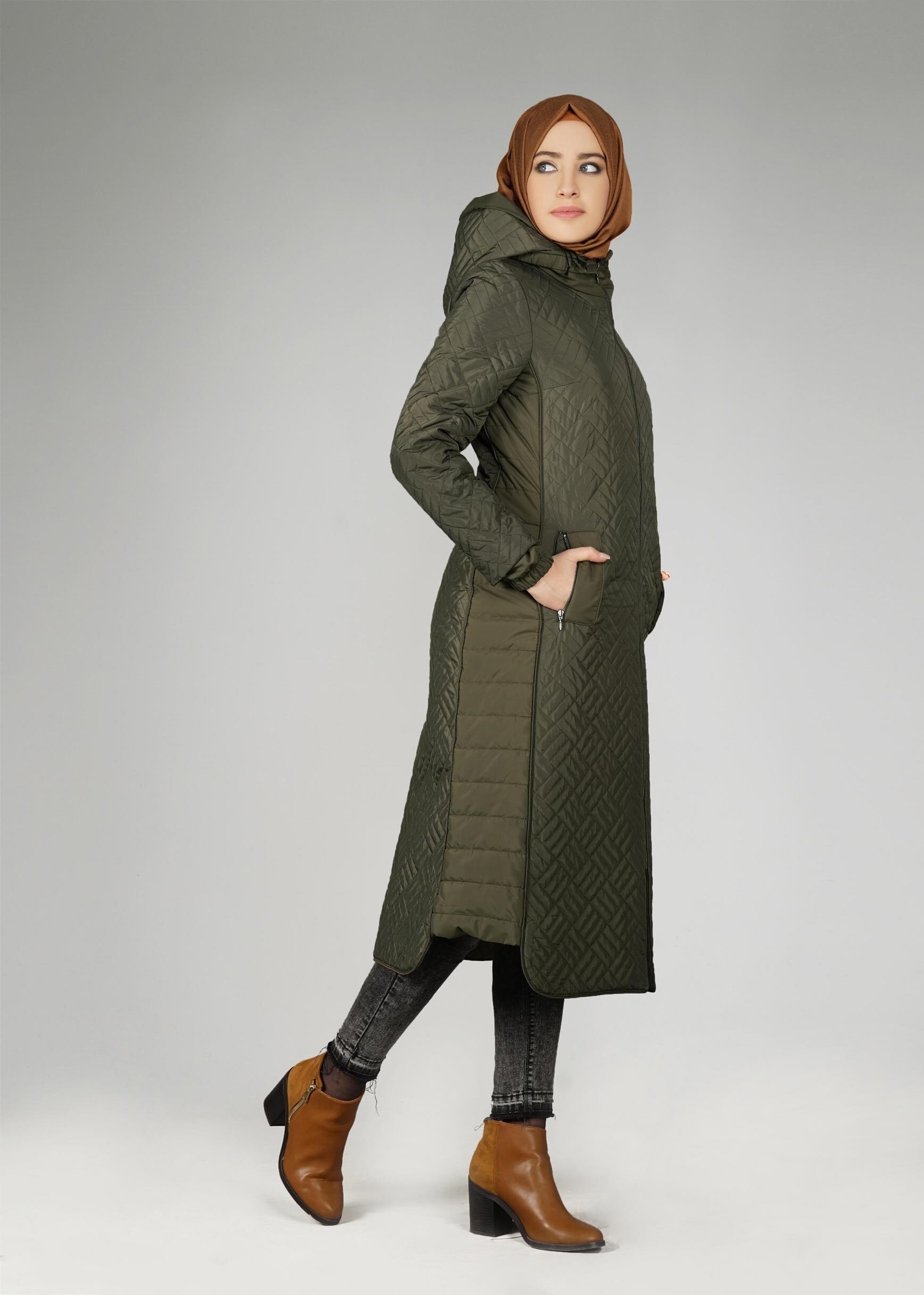 Tesettür giyim HAKİ KAPÜŞONLU FERMUARLI KABAN 9613